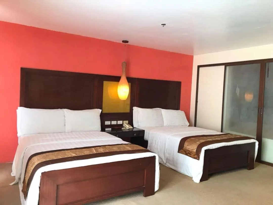 Bed in Coron Gateway Hotel & Suites