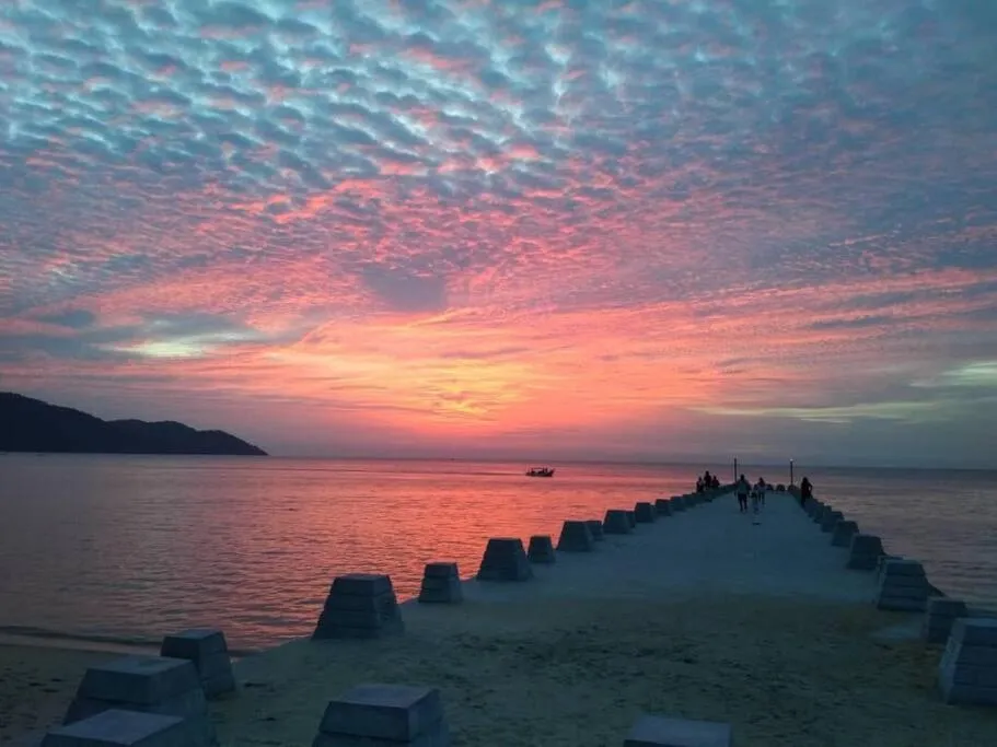 By The Sea Deluxe Condo @ Batu Ferringhi Penang