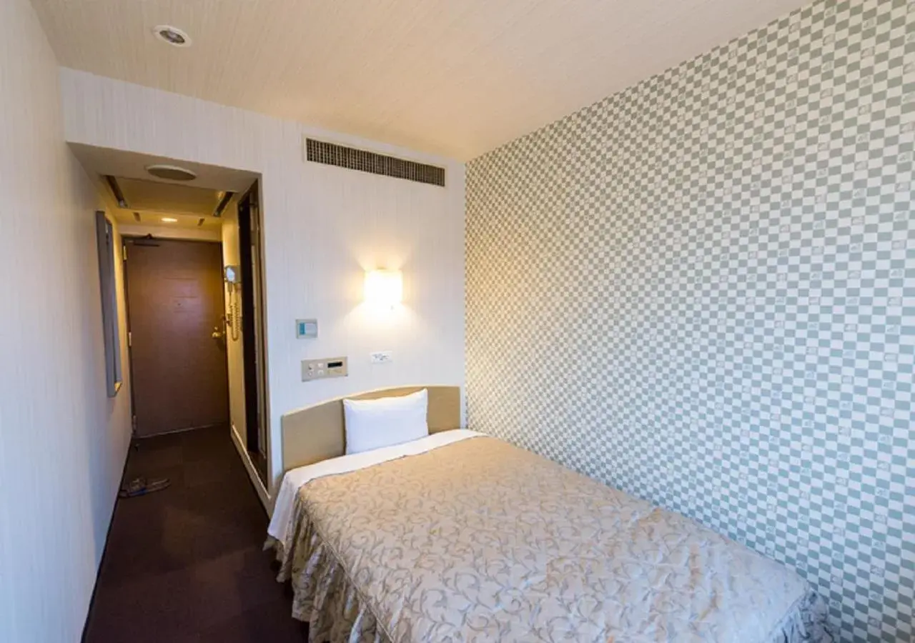 Double Room with Small Double Bed - Smoking in HOTEL LiVEMAX Kofu Double Room with Small Double Bed - Smoking in HOTEL LiVEMAX Kofu