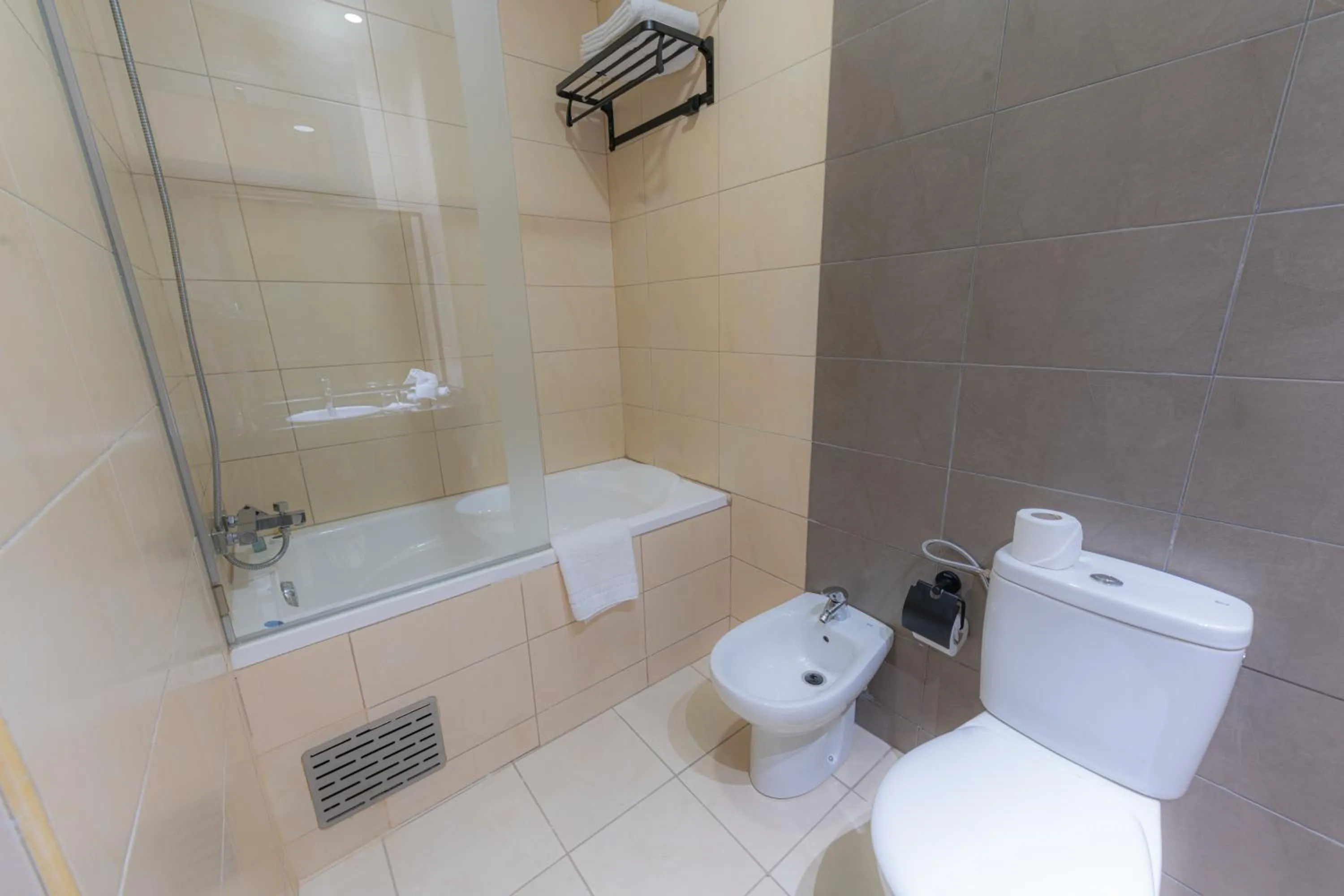 Shower in Olympic Inn Casablanca