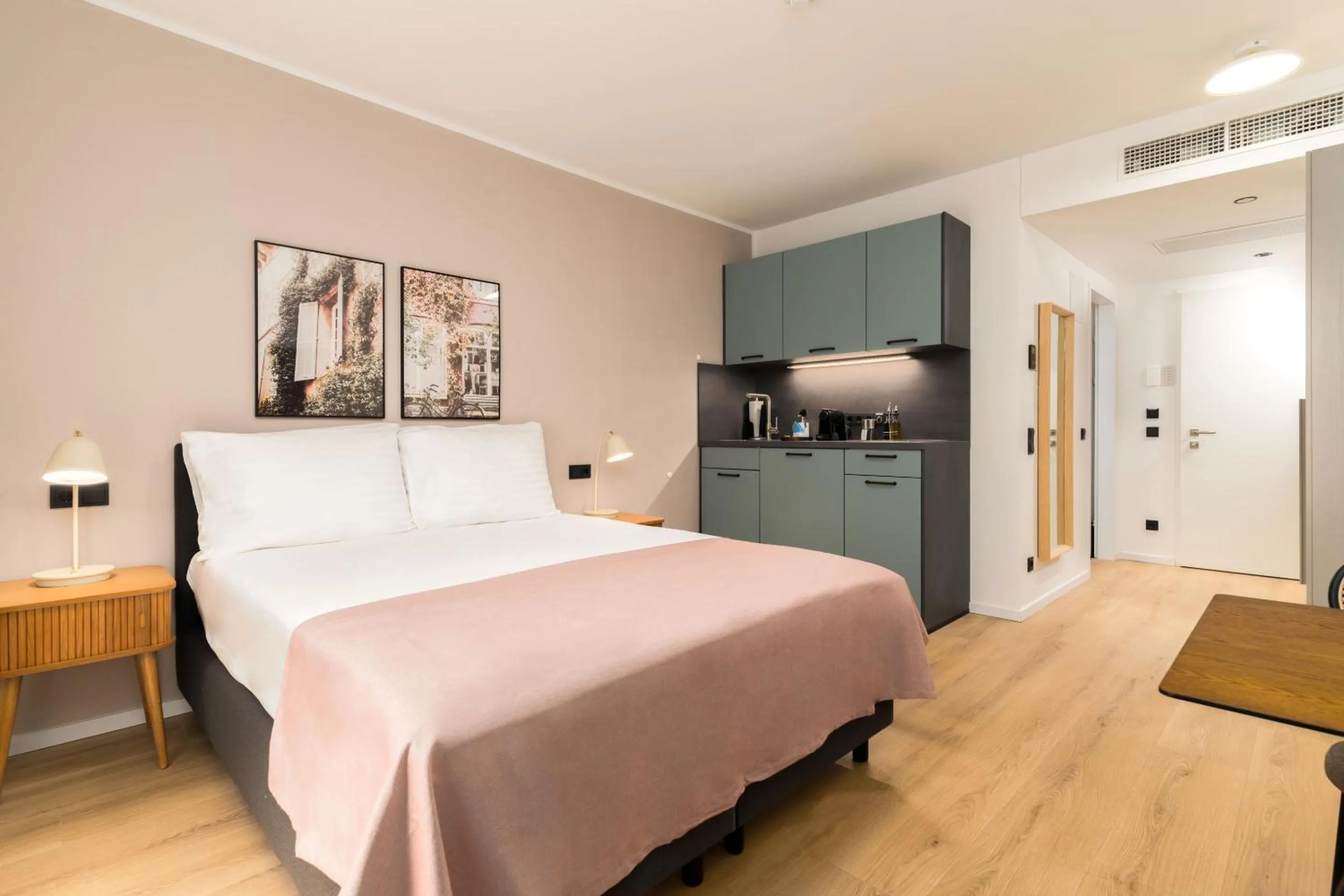 Bed in Limehome Vienna Favoritenstr