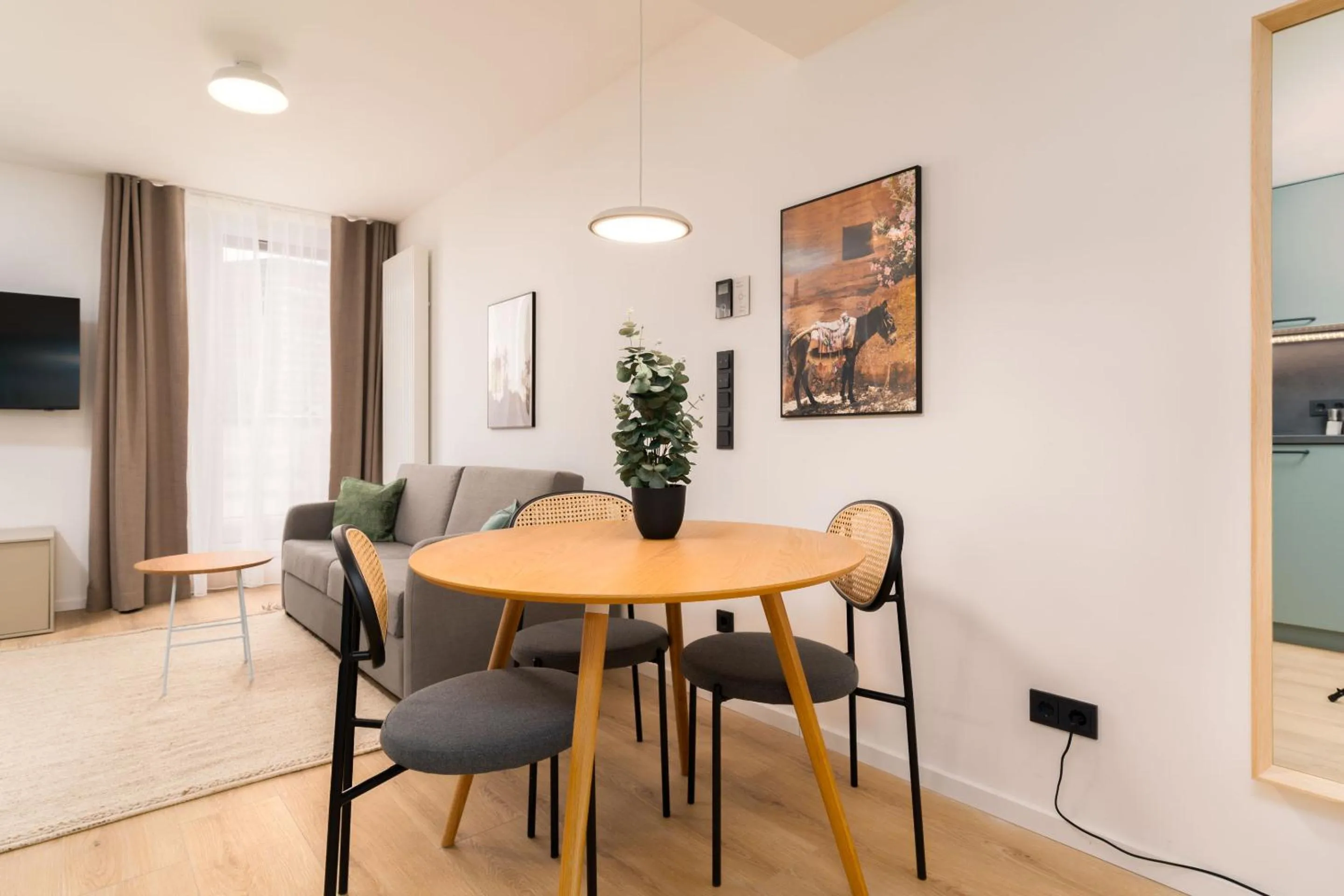 TV and multimedia in Limehome Vienna Favoritenstr