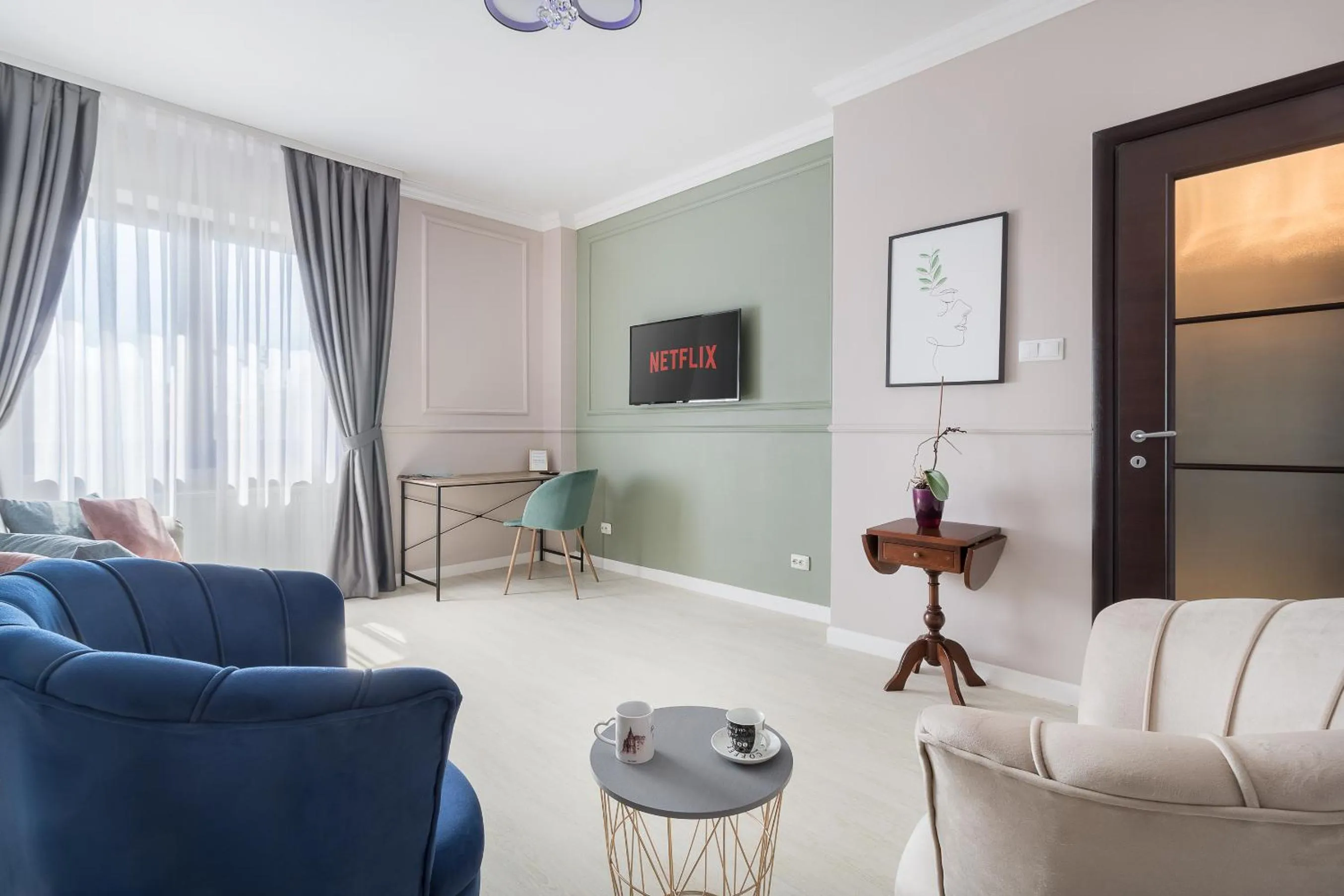 TV and multimedia in Moonlight Central Apartments