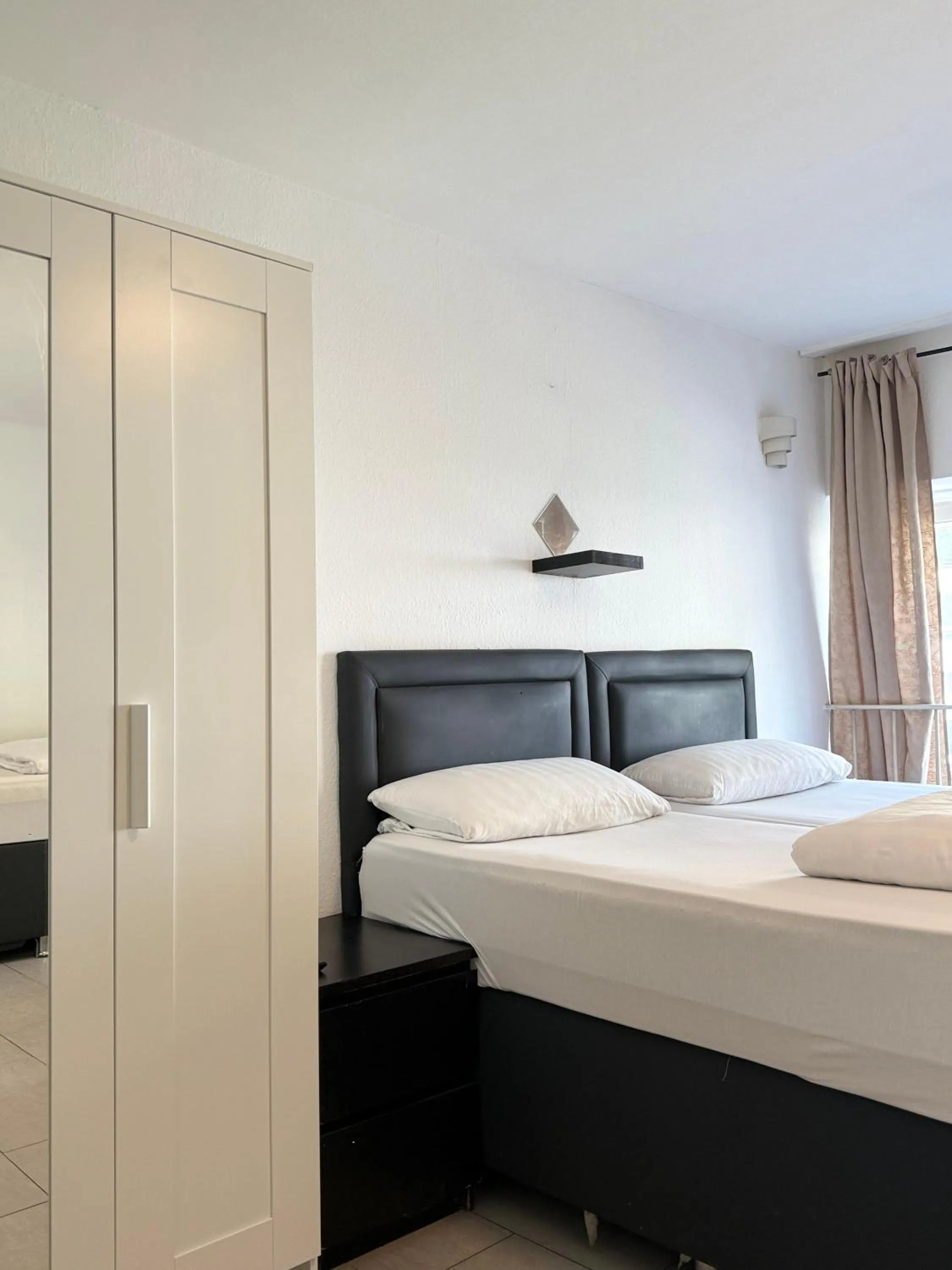 Bed in Hotel Garni Emir