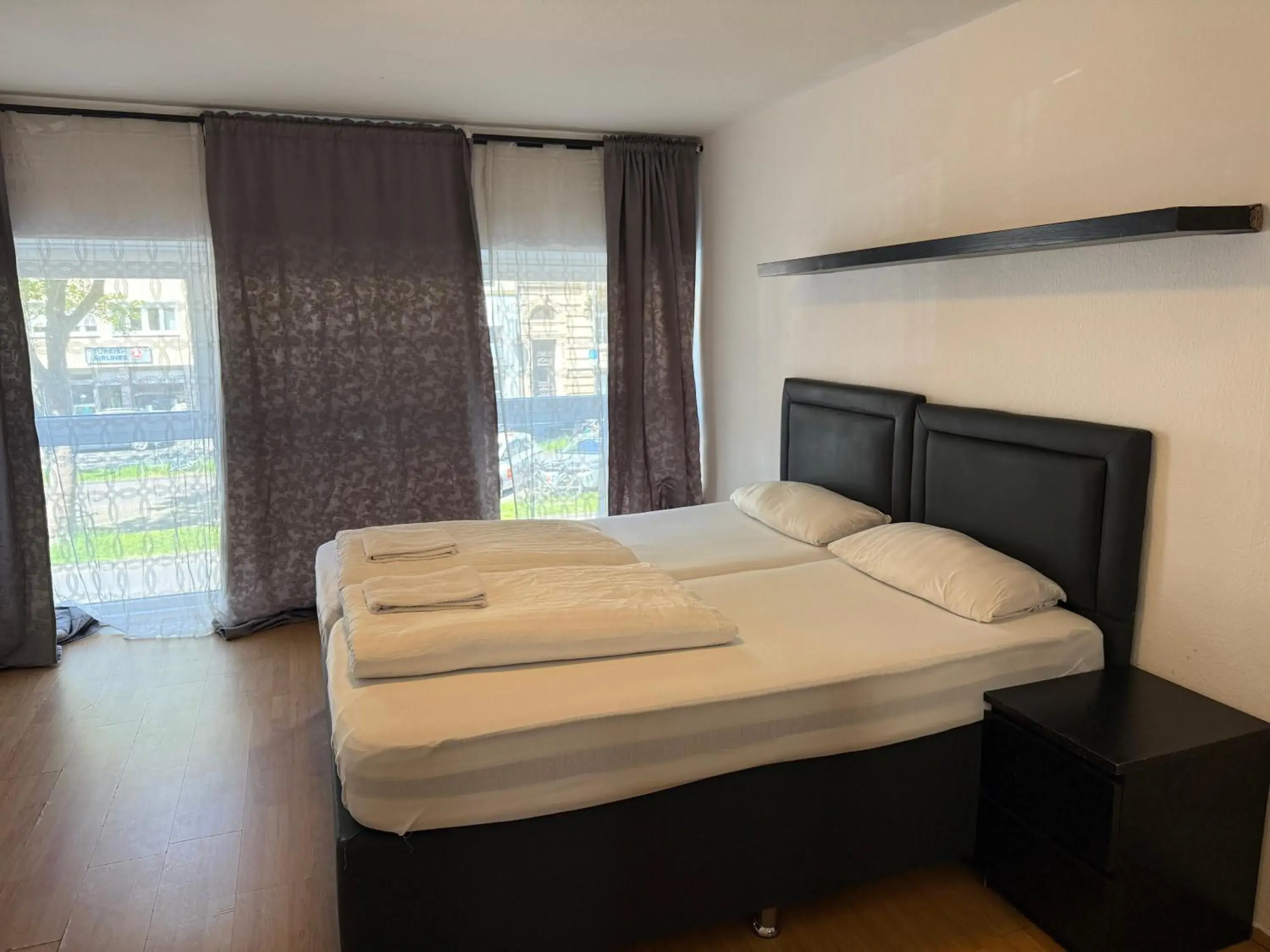 Comfort Double Room with shared bathroom in Hotel Garni Emir Comfort Double Room with shared bathroom in Hotel Garni Emir