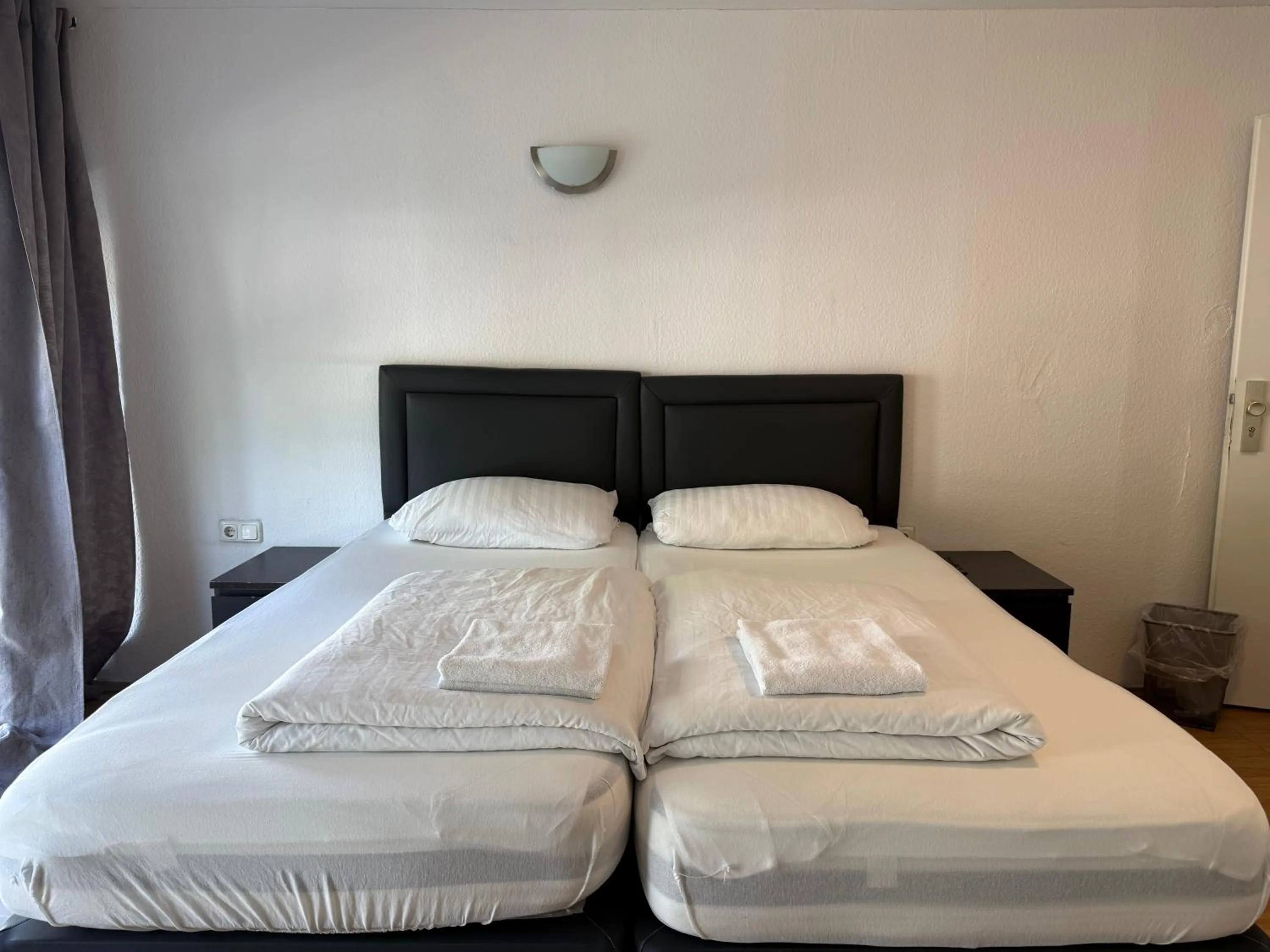 Bed in Hotel Garni Emir