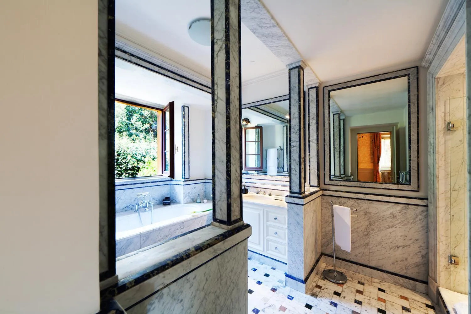 Bathroom in QC Grand Hotel Roma