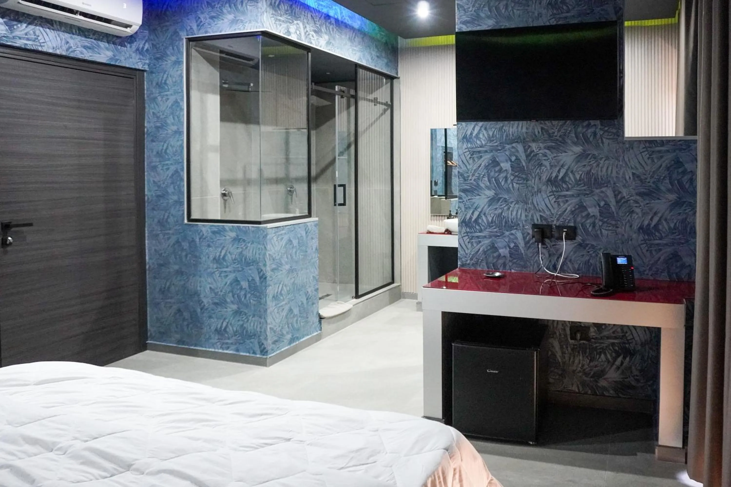 Shower in Hotel El Pamas