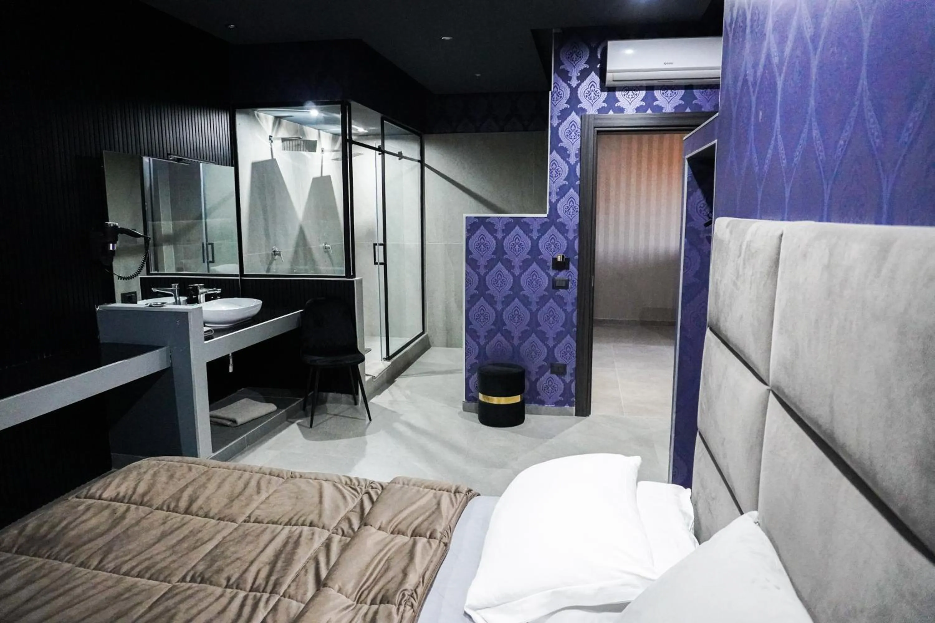 Shower in Hotel El Pamas