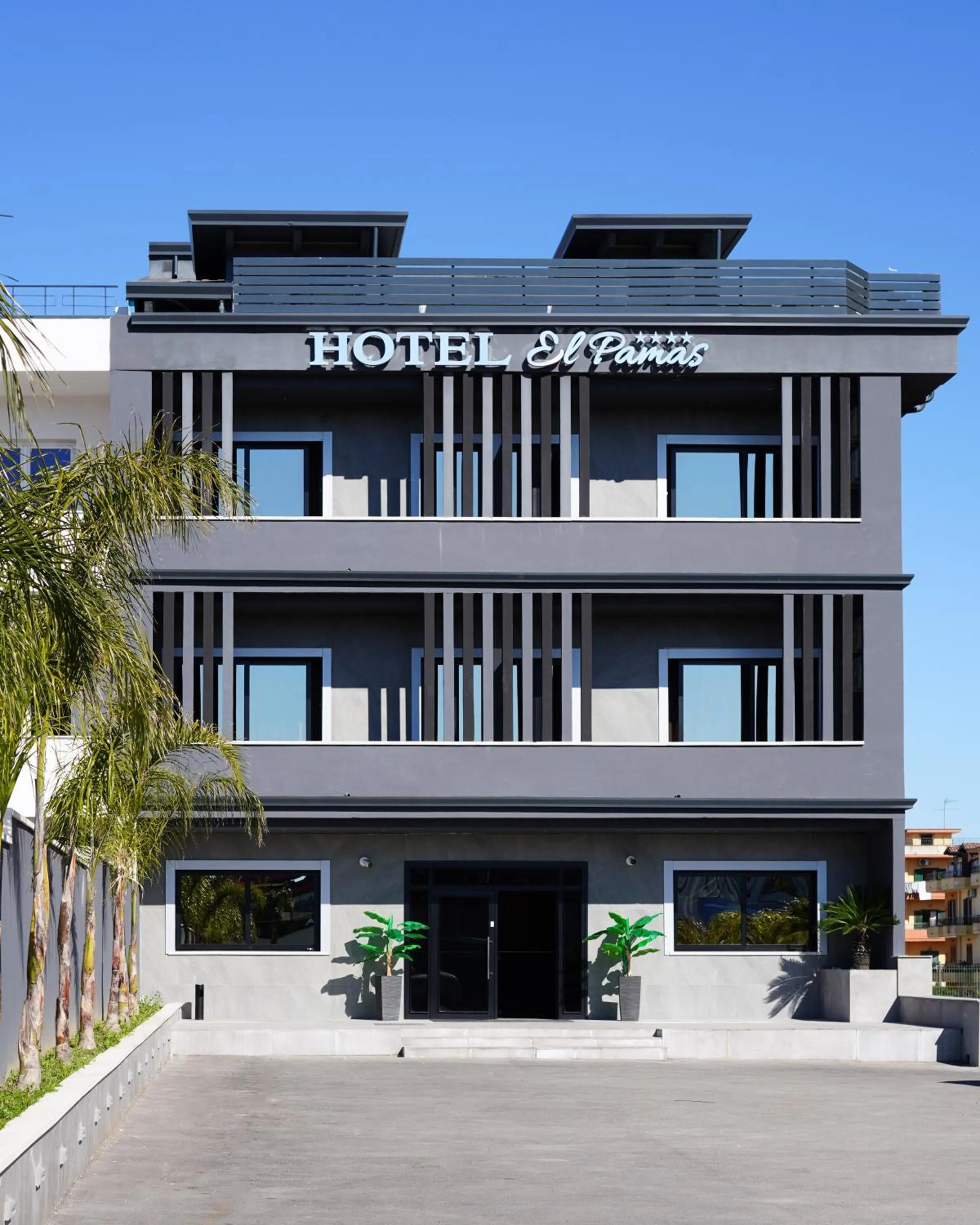 Property building in Hotel El Pamas