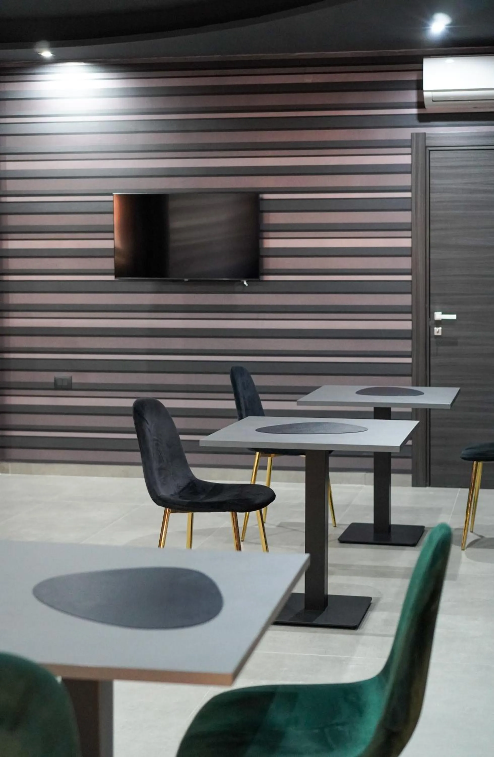 Communal lounge/ TV room in Hotel El Pamas