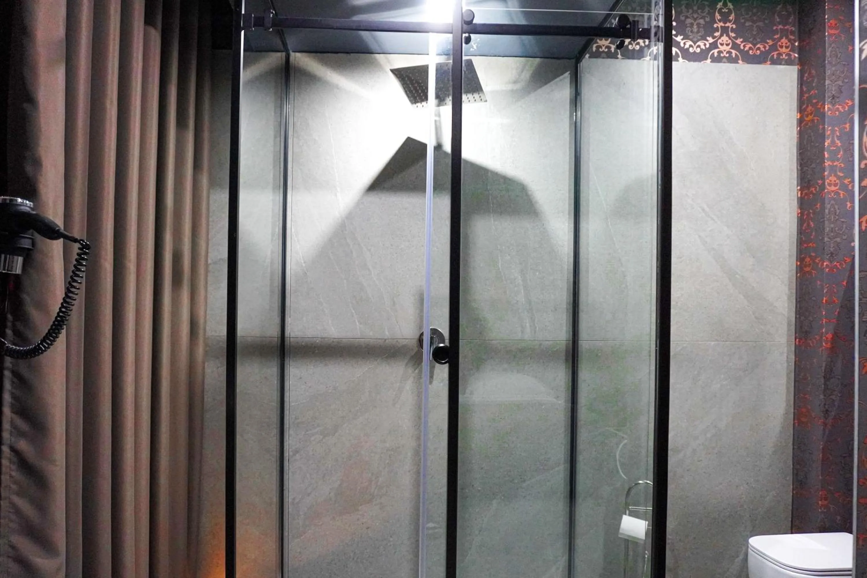 Shower in Hotel El Pamas