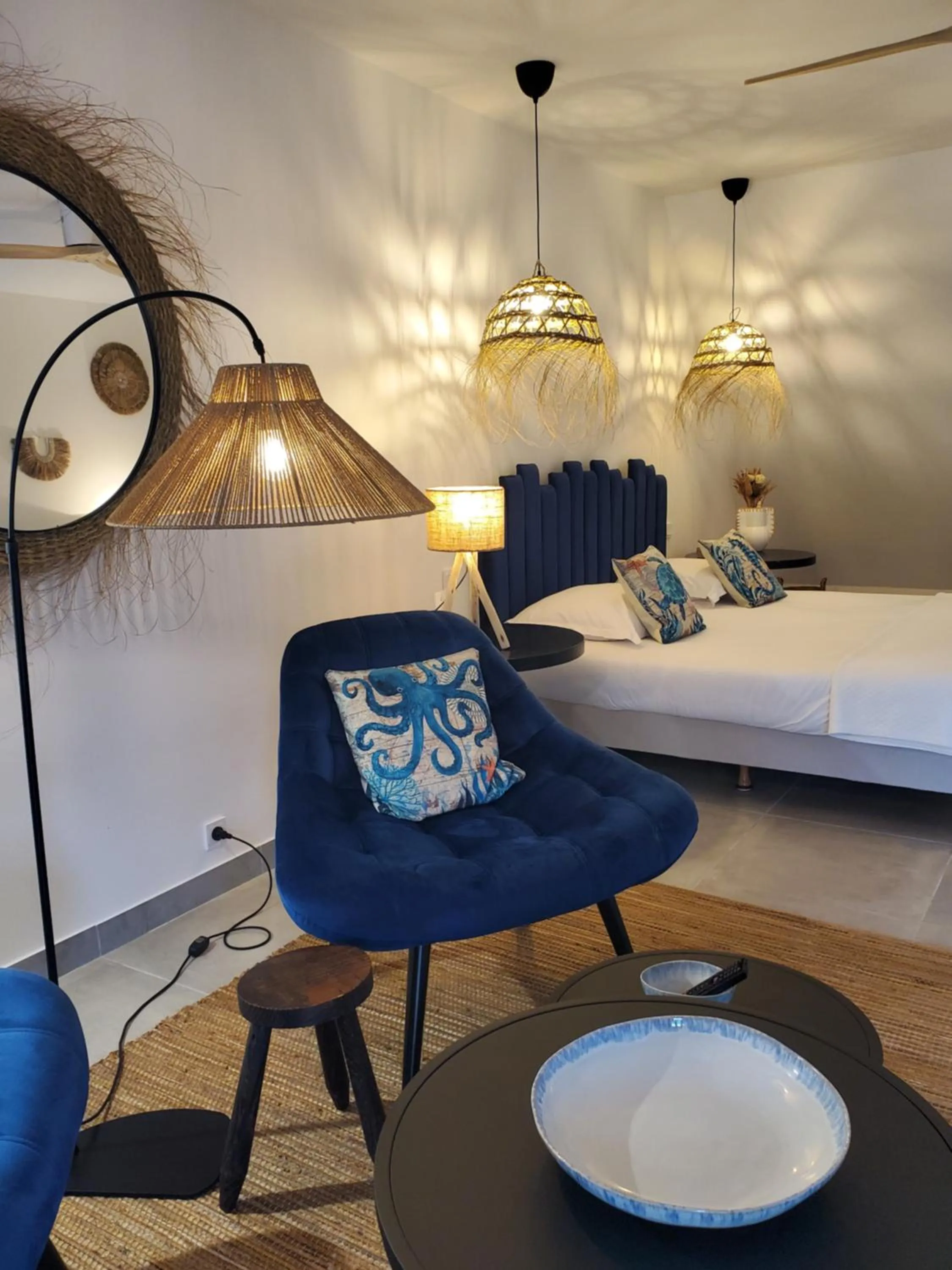 Living room, Bed in Hôtel de la Brière et Restaurant Les Krapados