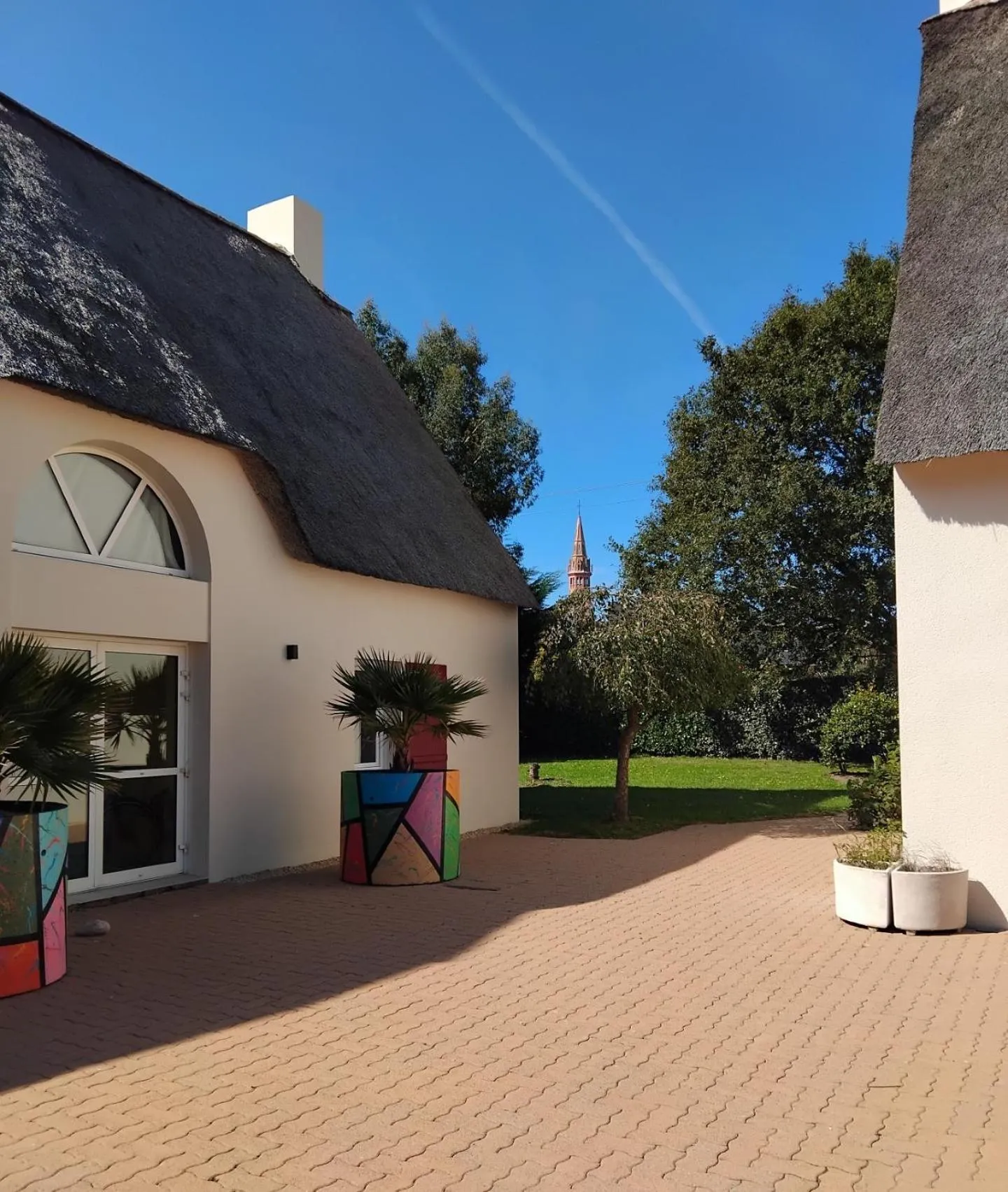 Garden in Hôtel de la Brière et Restaurant Les Krapados