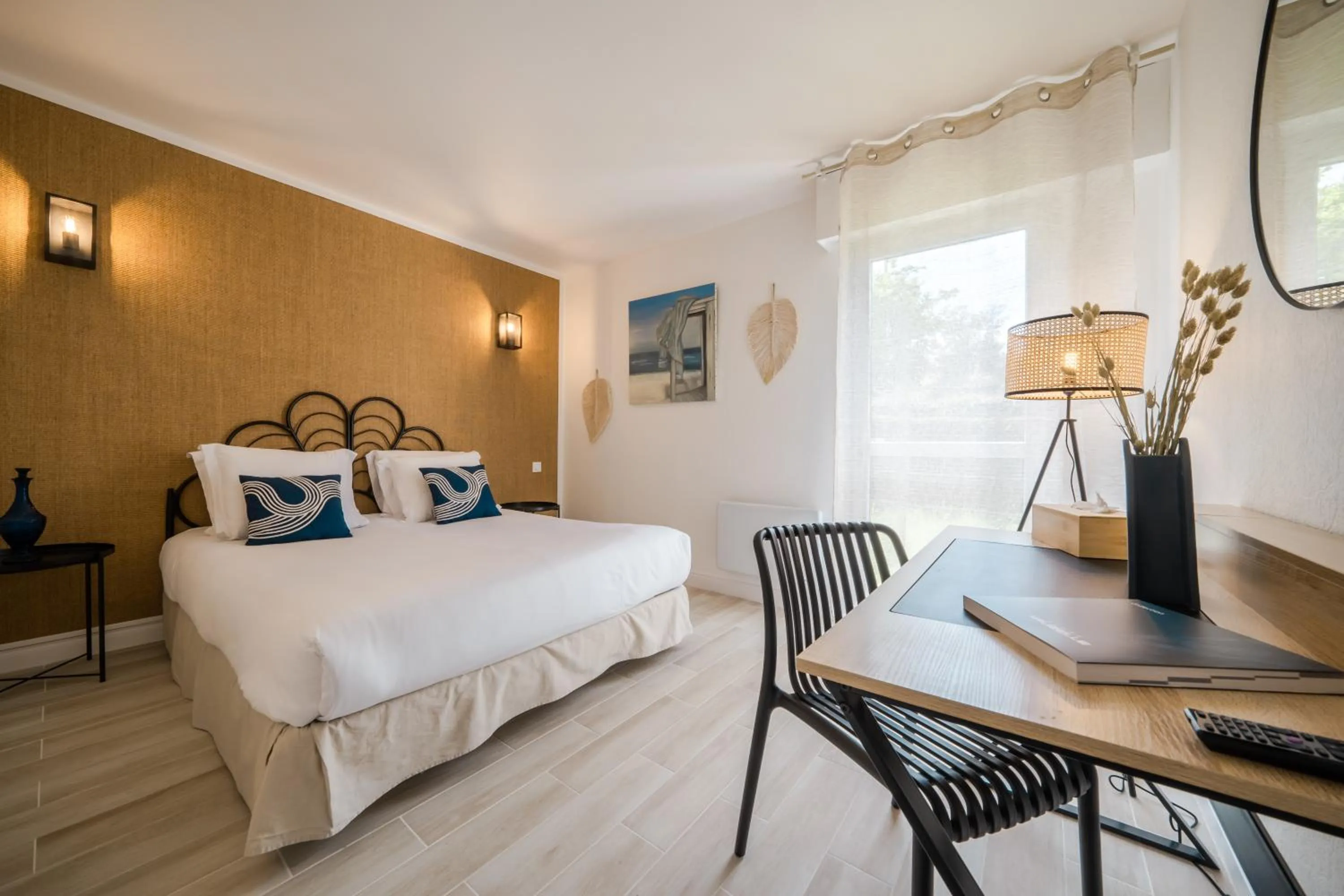 Bed in Hôtel de la Brière et Restaurant Les Krapados