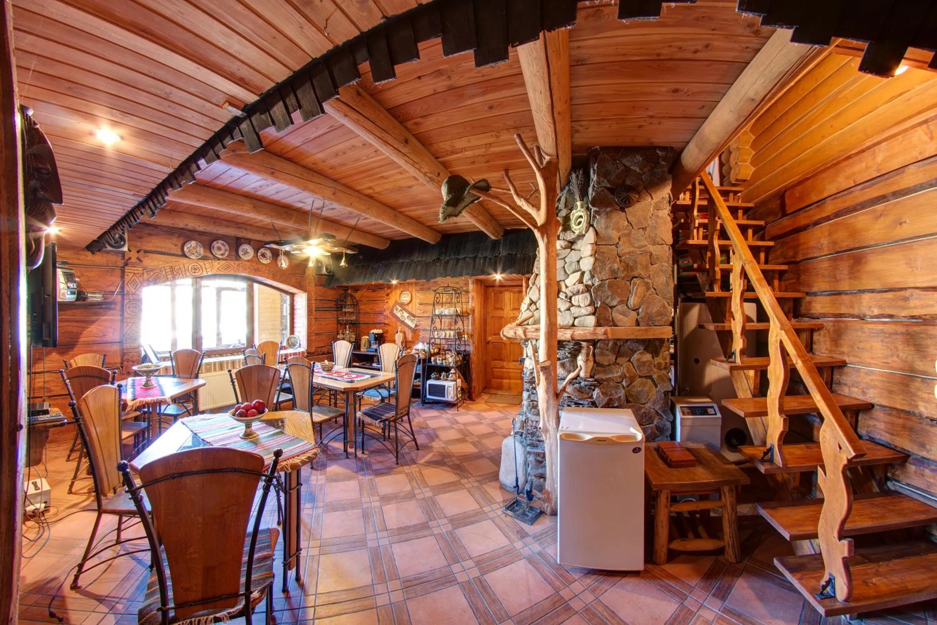 Dining area in Hotel Gutsulia