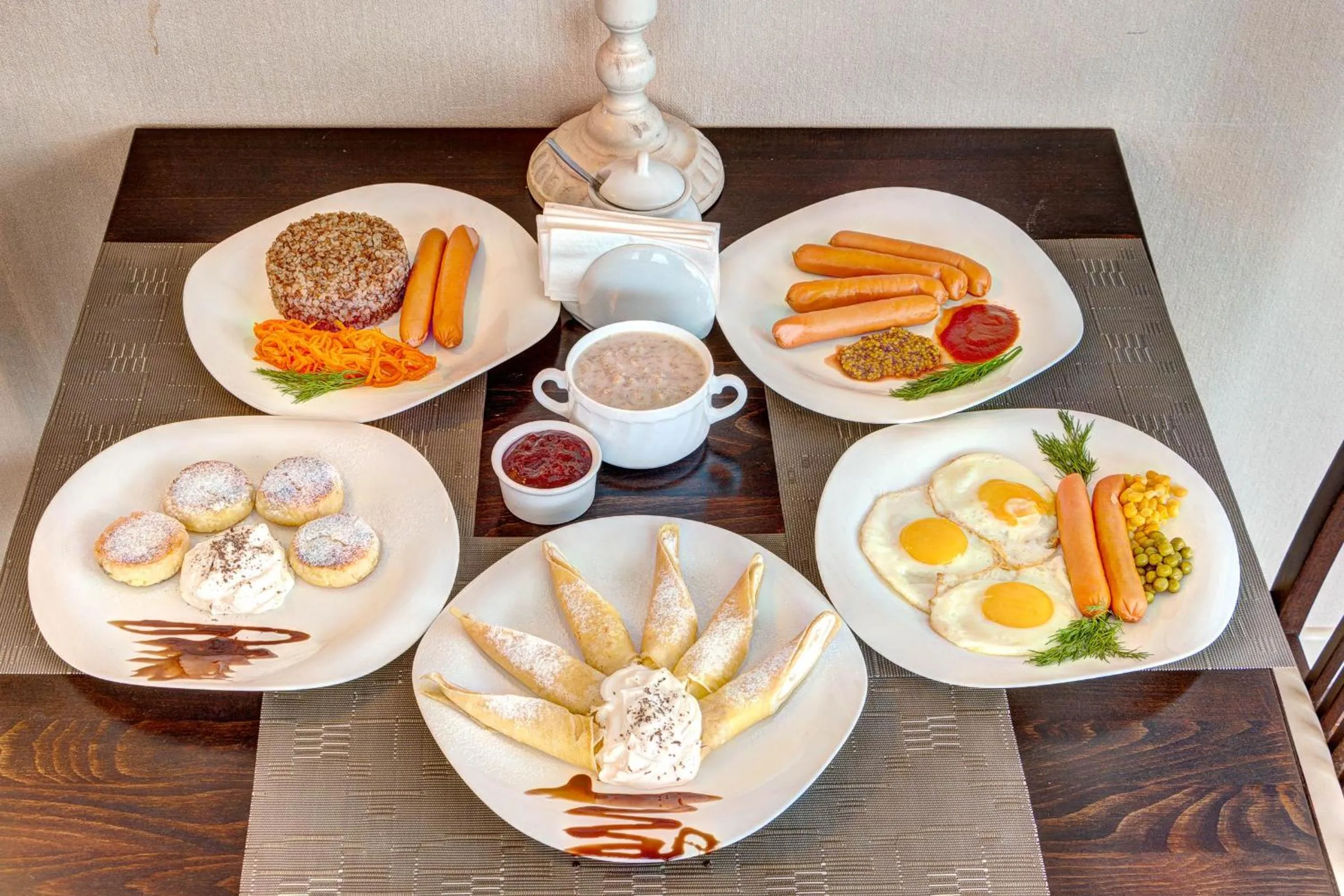 Food and drinks in Hotel Gutsulia