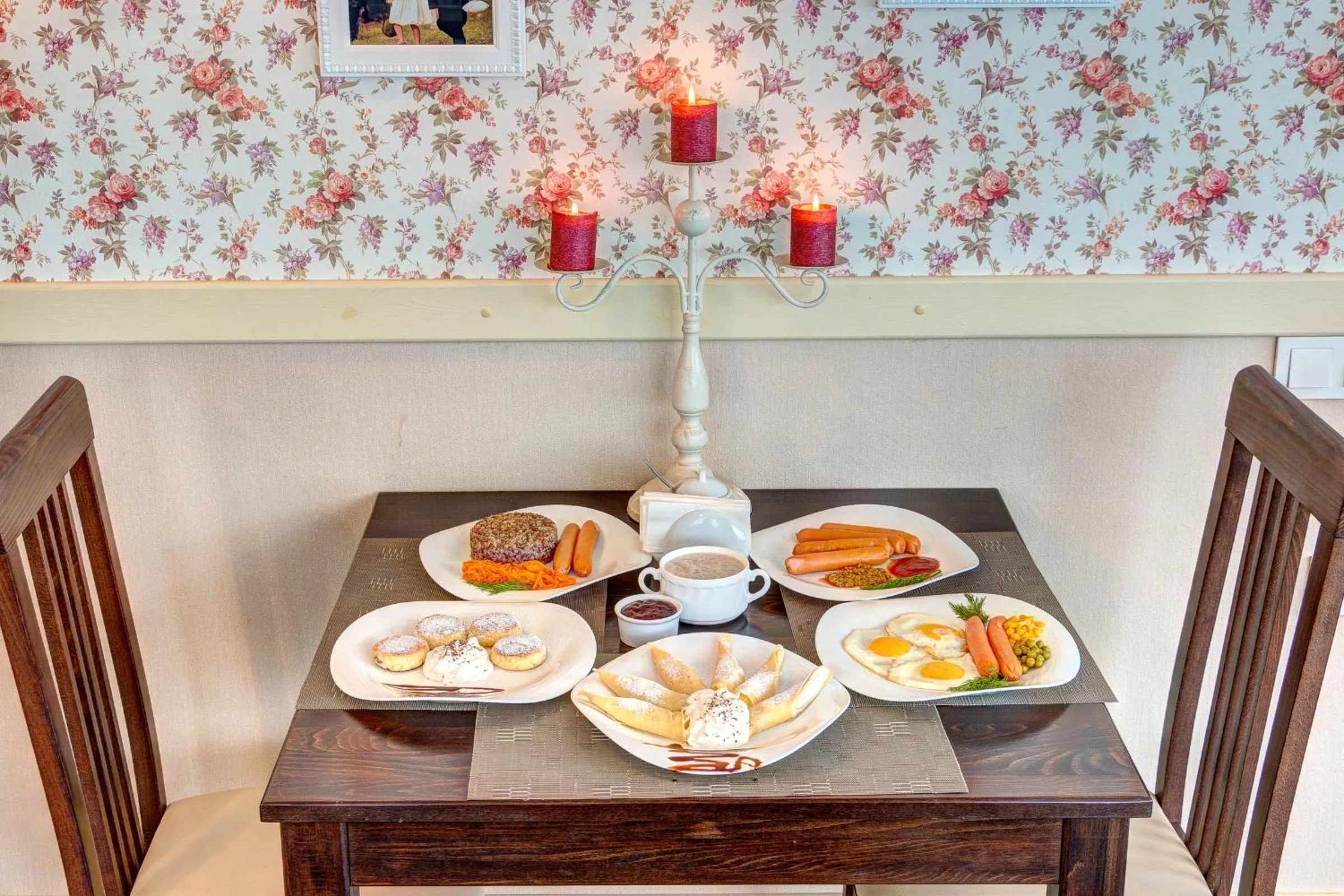 Food and drinks in Hotel Gutsulia