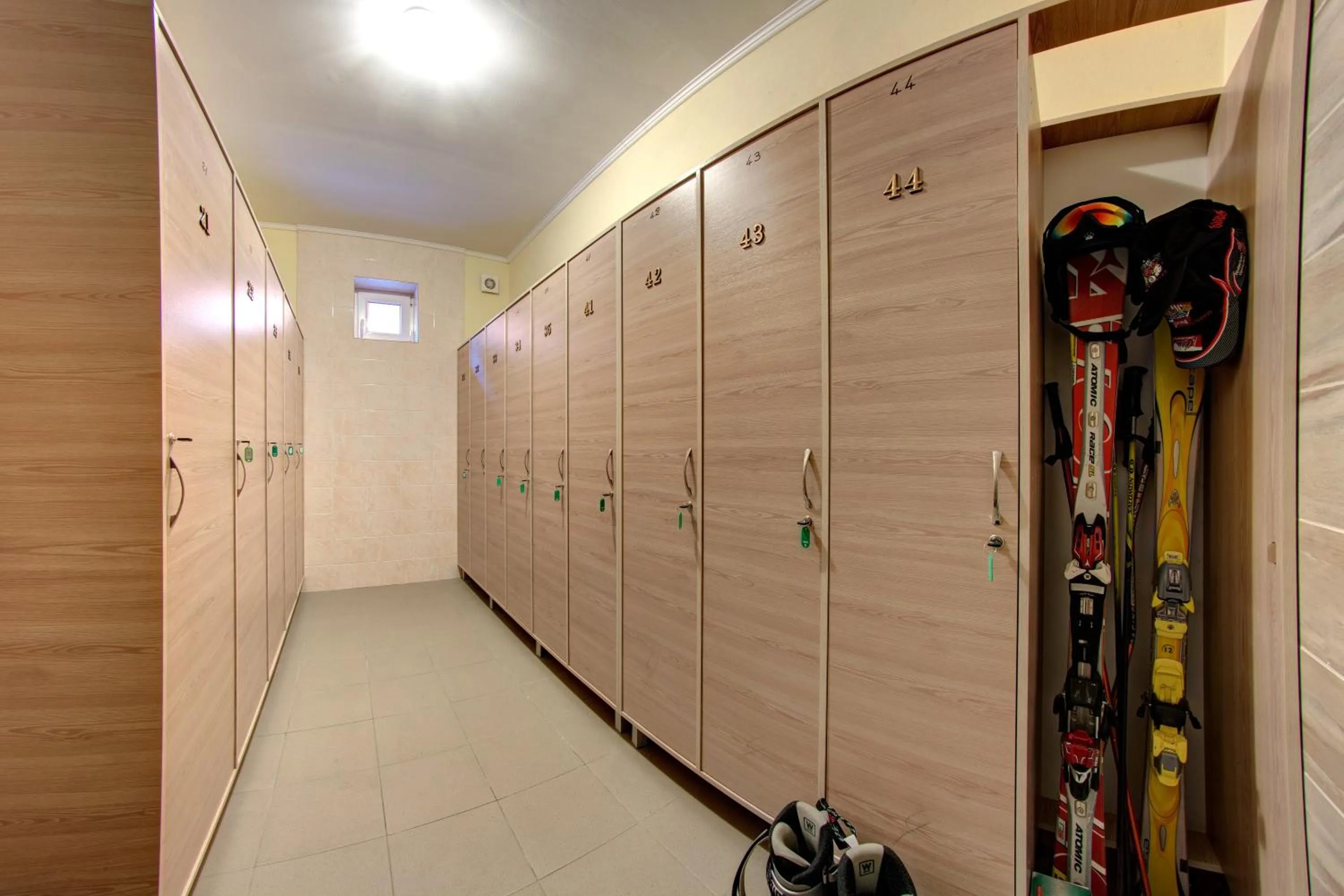 Skiing in Hotel Gutsulia