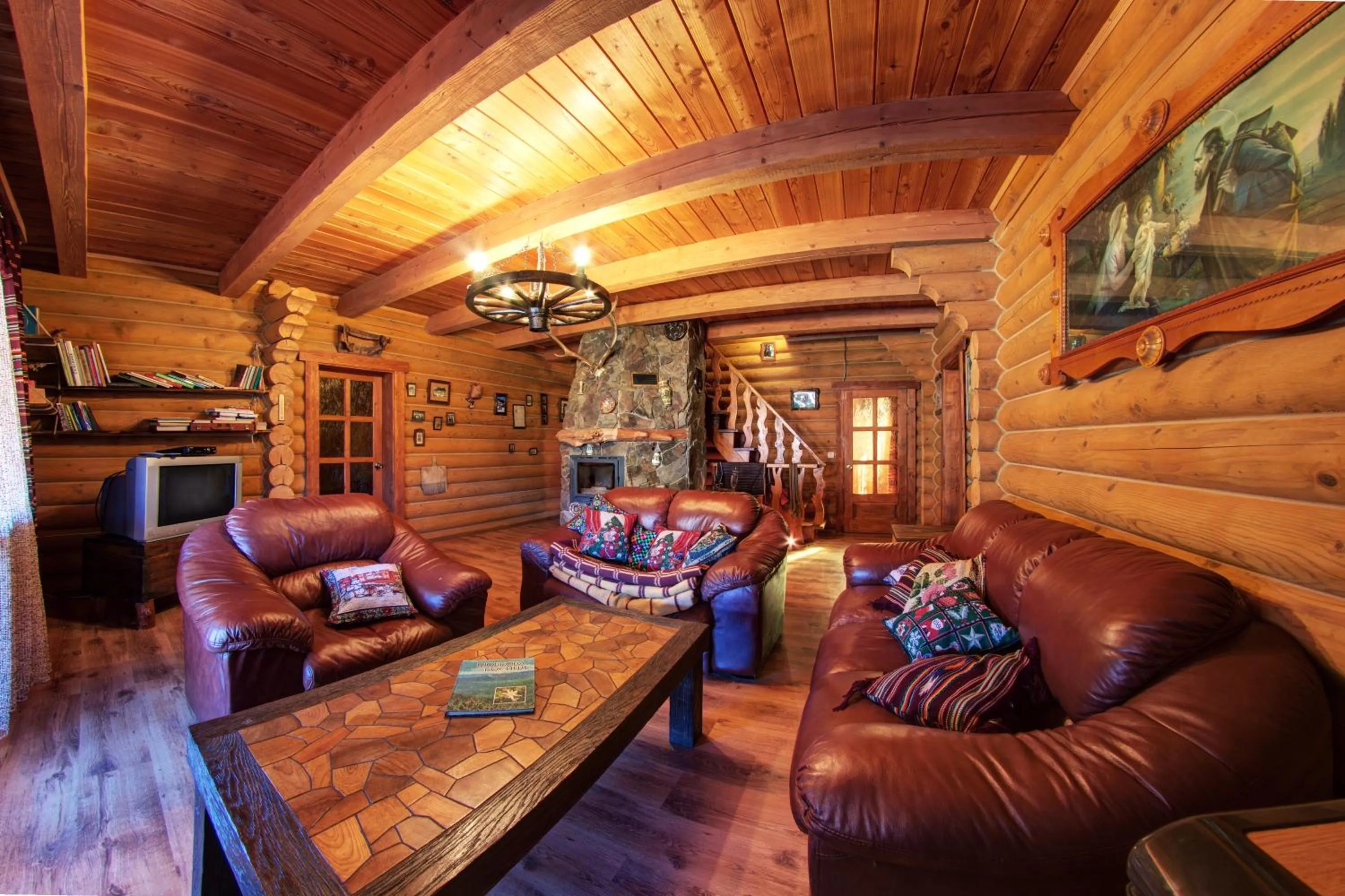 TV and multimedia in Hotel Gutsulia