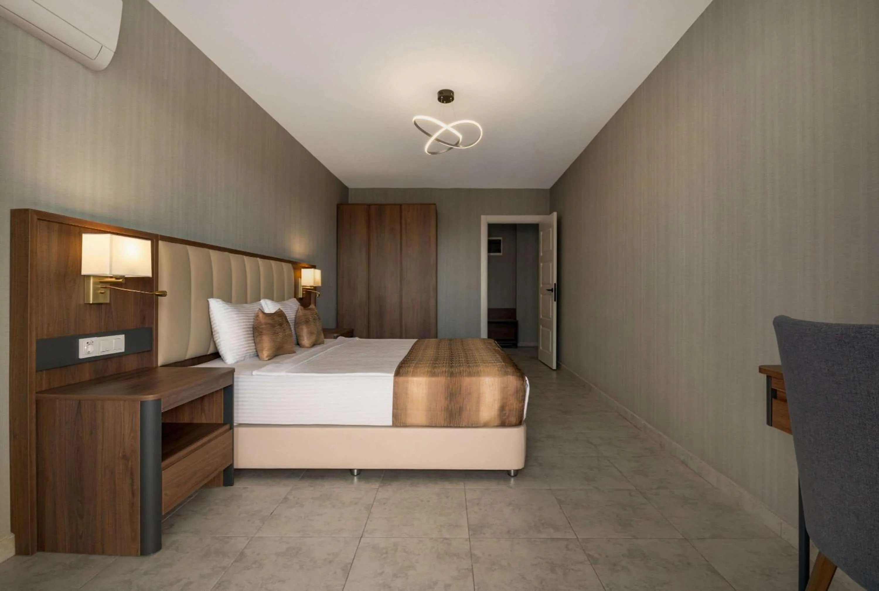 Photo of the whole room, Bed in Days Inn by Wyndham Alanya