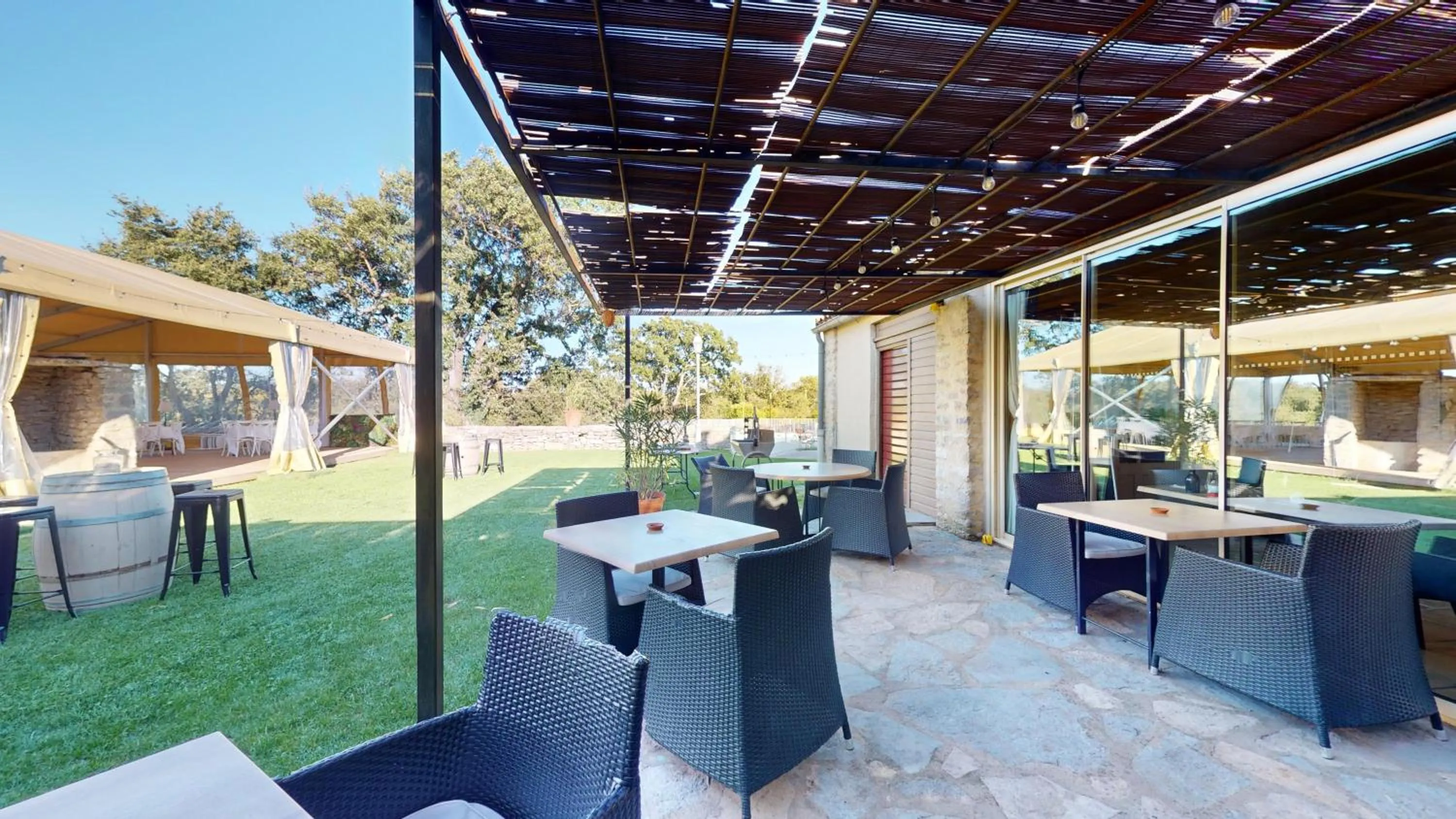 Restaurant/places to eat in Mas De Baumes