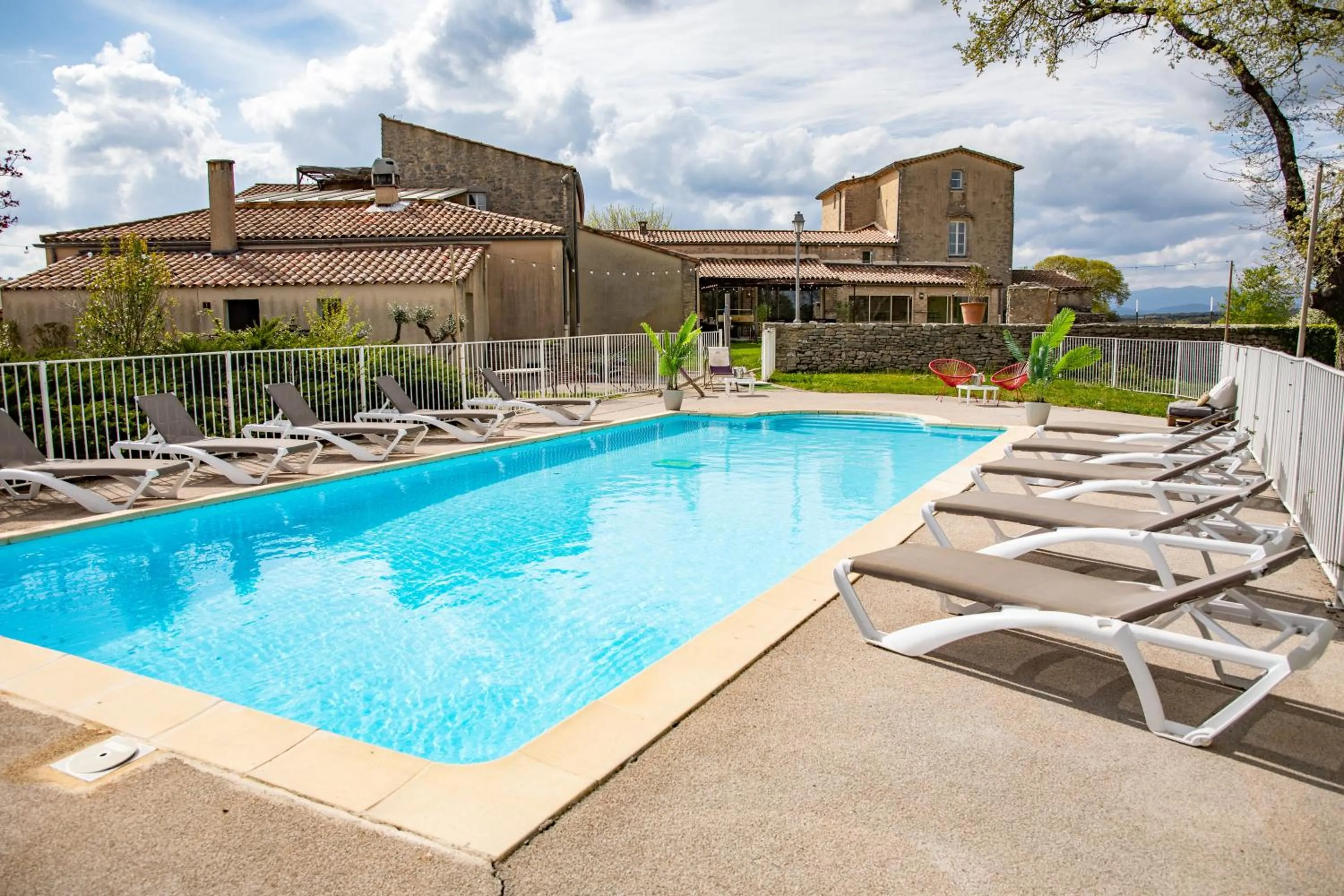 Pool view in Mas De Baumes