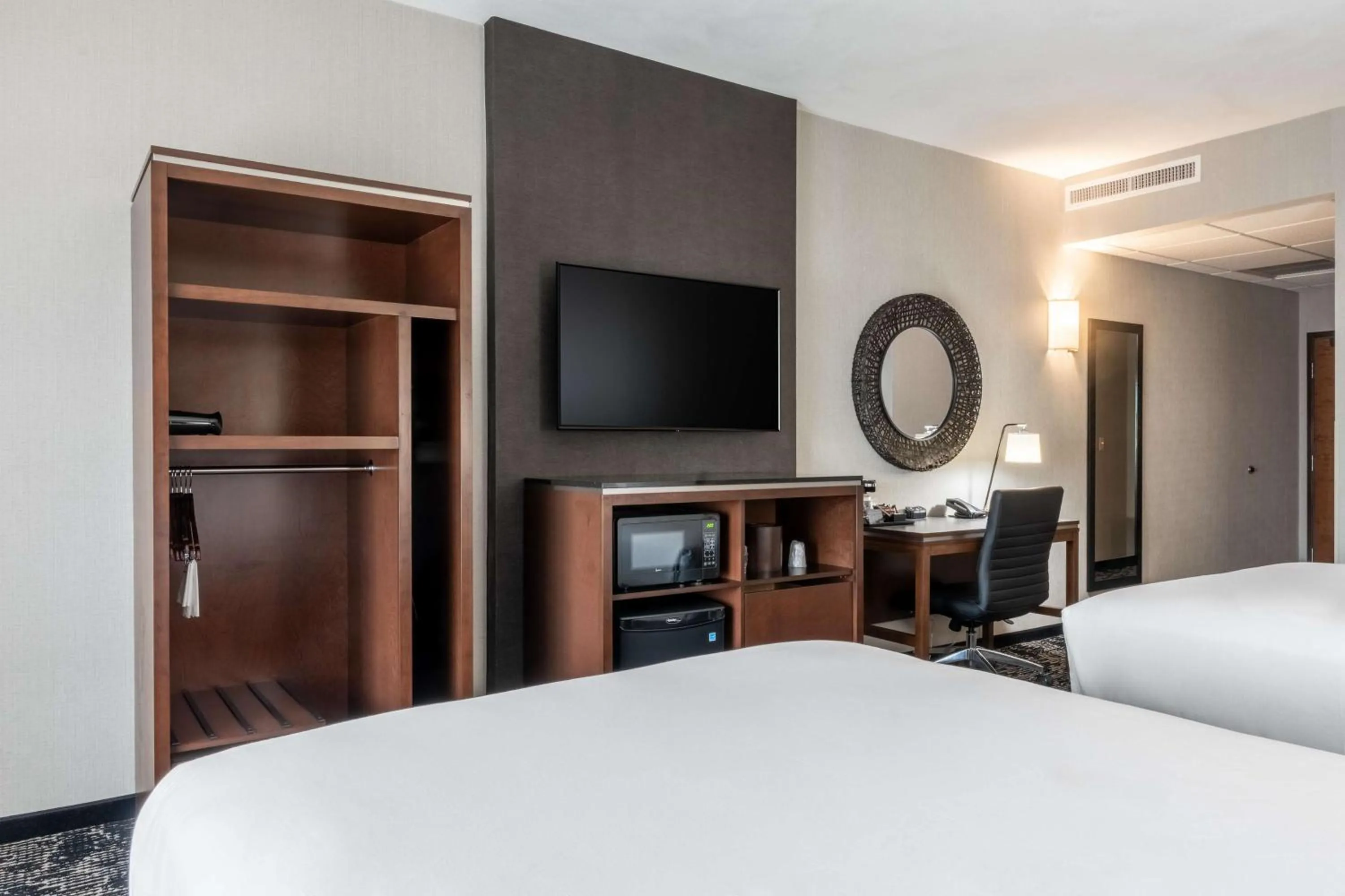 Bedroom, Bed in Drury Plaza Hotel College Station