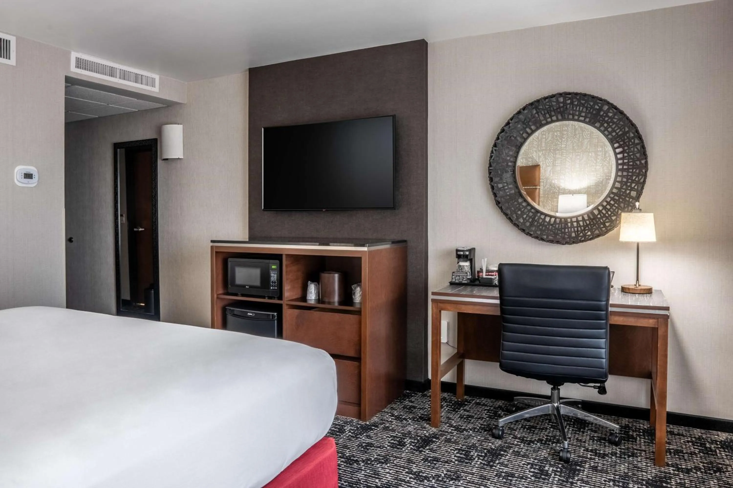 Bedroom, Bed in Drury Plaza Hotel College Station