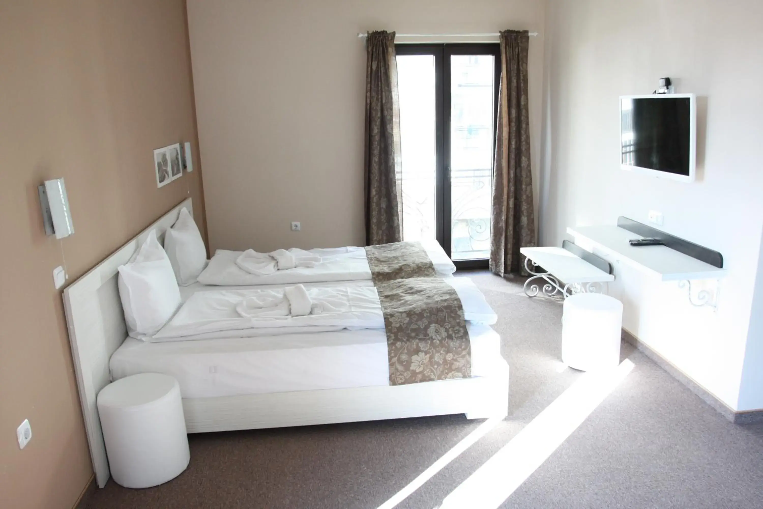 Triple Room with Garden View in Milano Hotel Triple Room with Garden View in Milano Hotel