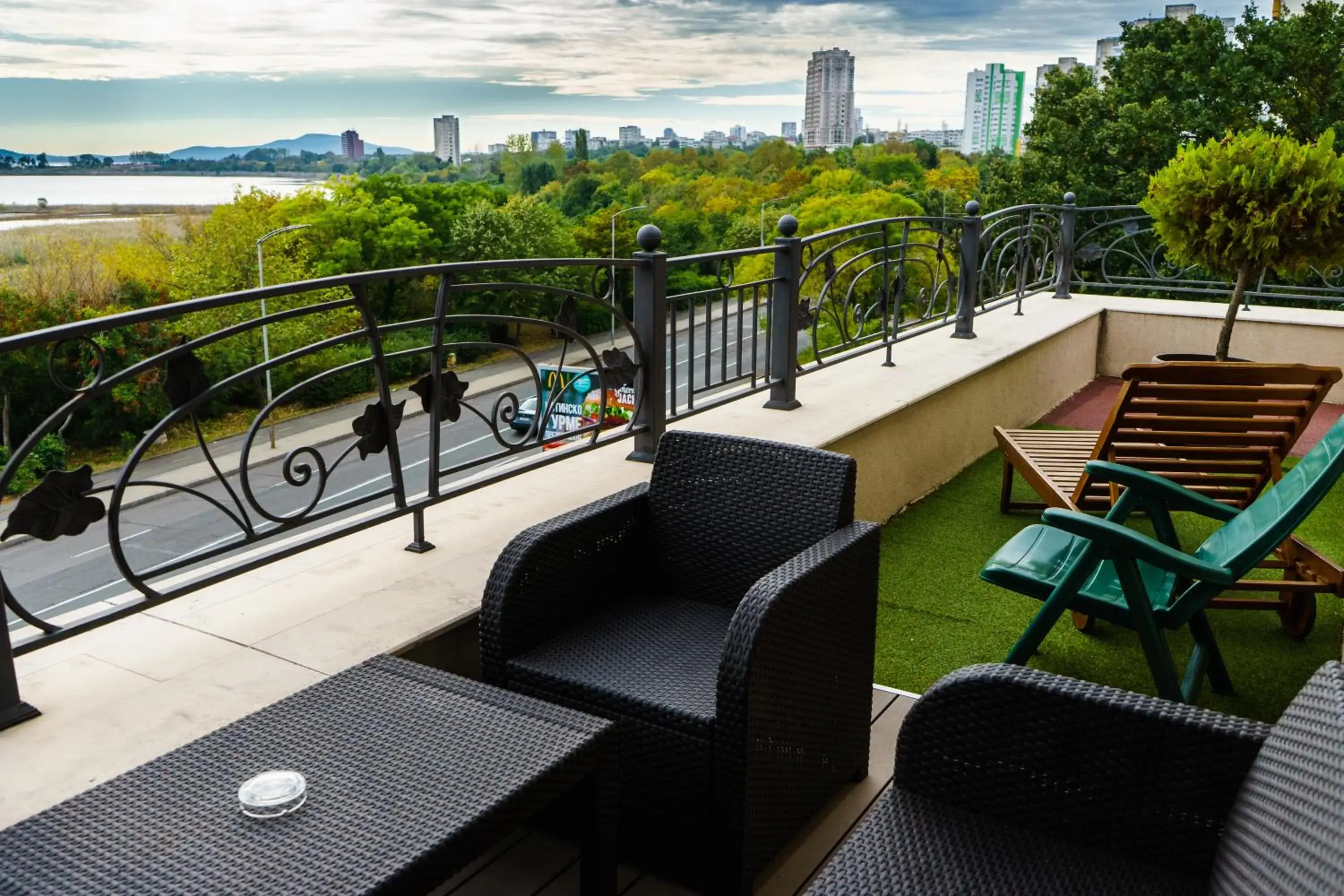 Queen Suite - Non-Smoking in Milano Hotel Queen Suite - Non-Smoking in Milano Hotel