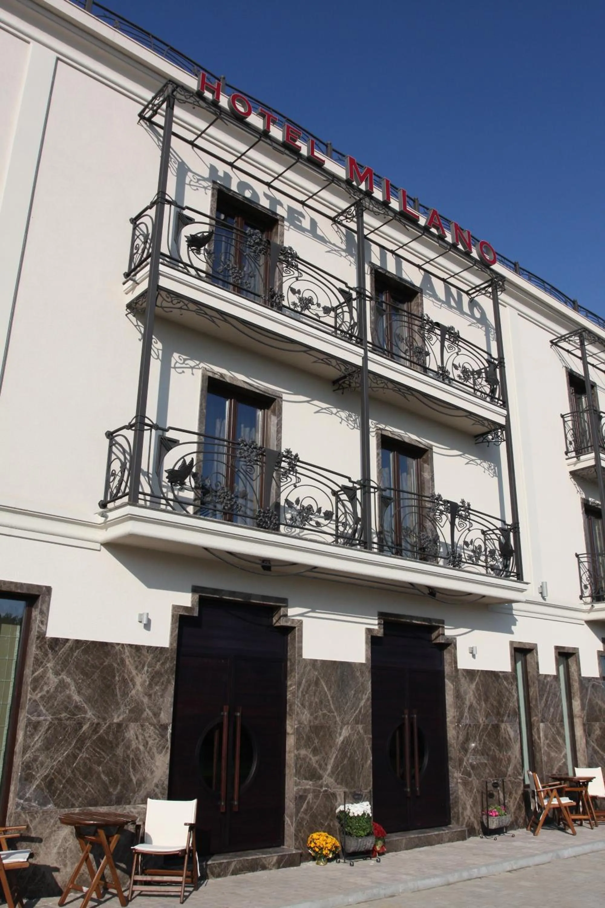 Facade/entrance in Milano Hotel