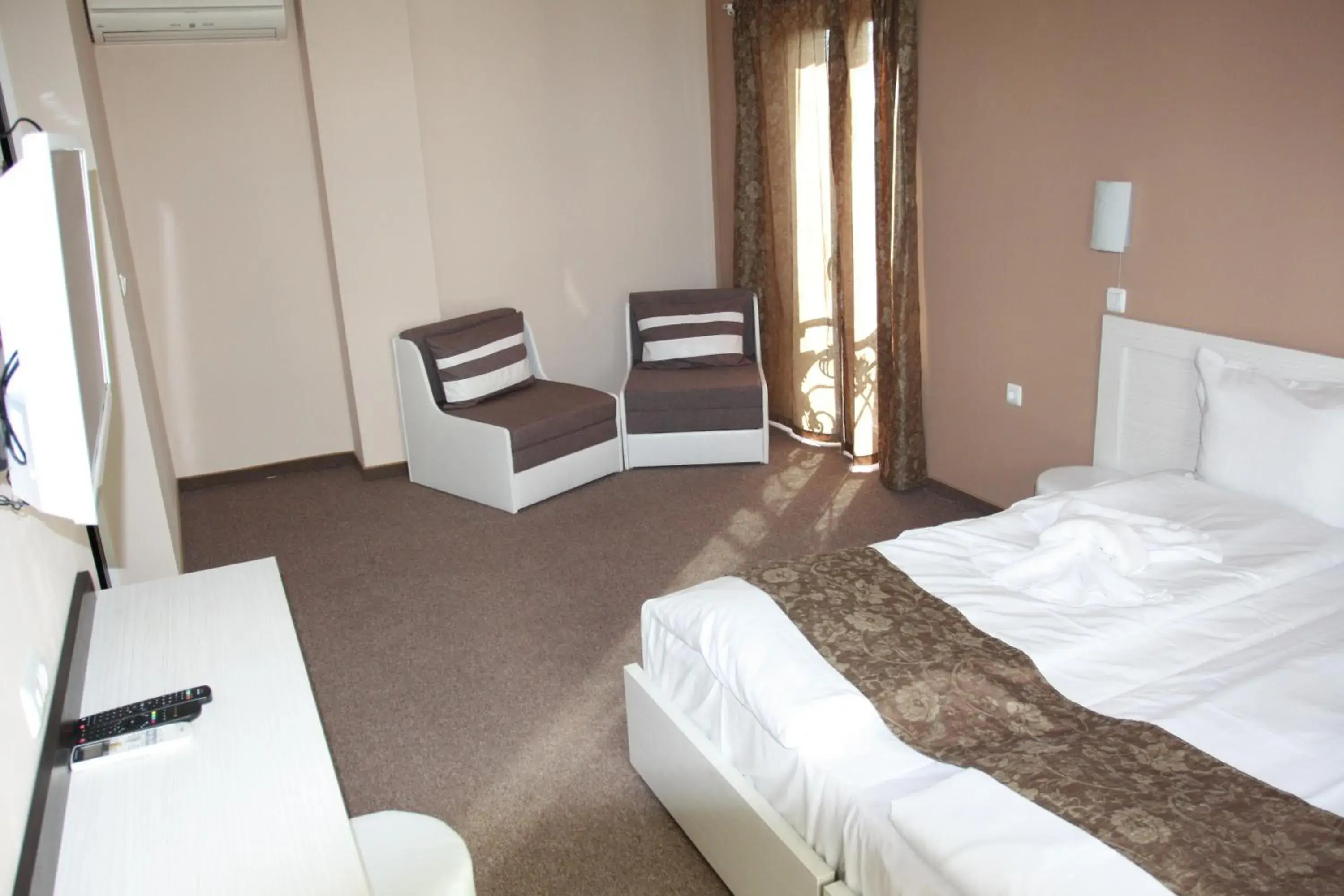 Family Room (2 Adults + 2 Children) in Milano Hotel Family Room (2 Adults + 2 Children) in Milano Hotel