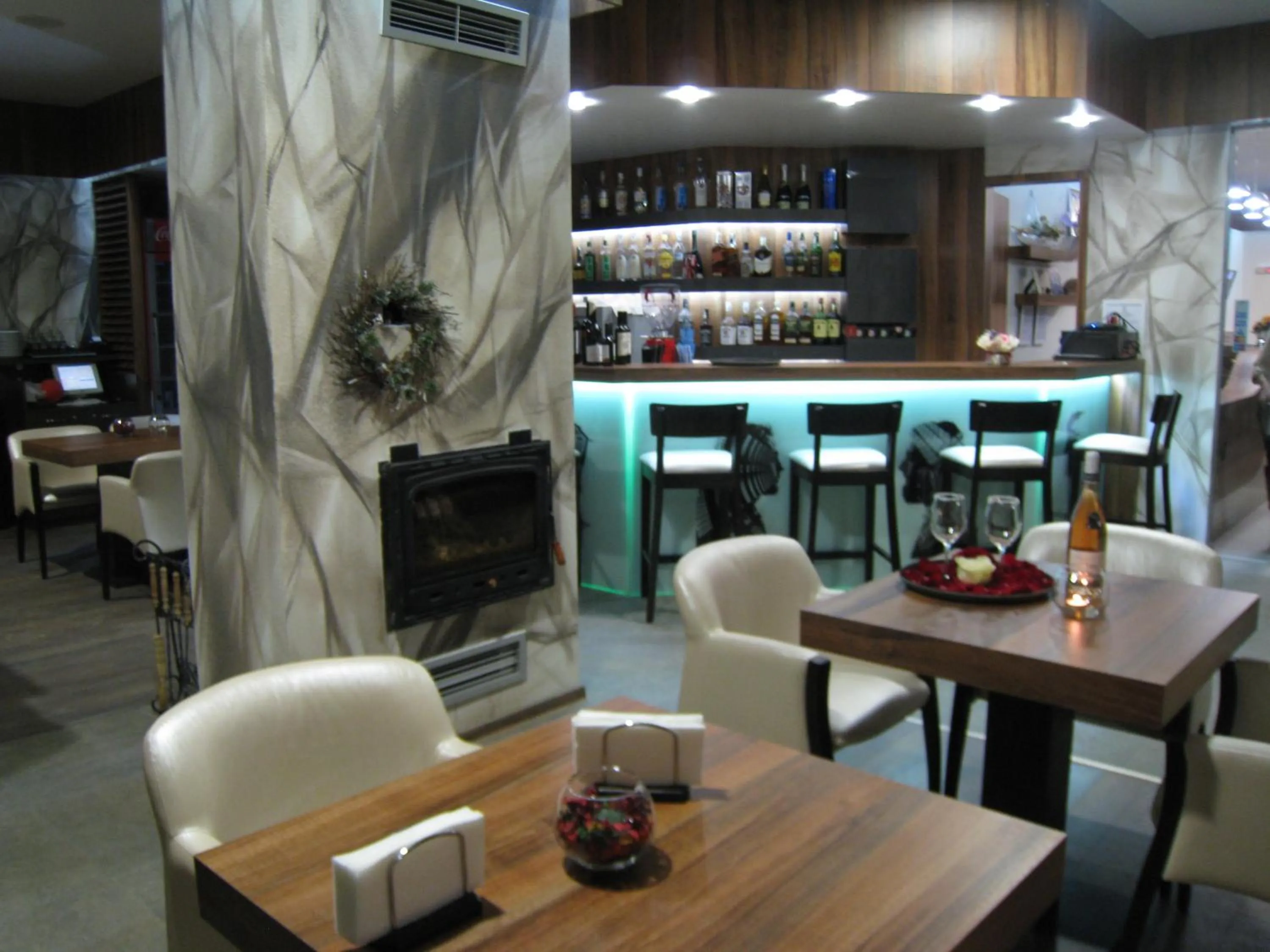 Restaurant/places to eat in Milano Hotel