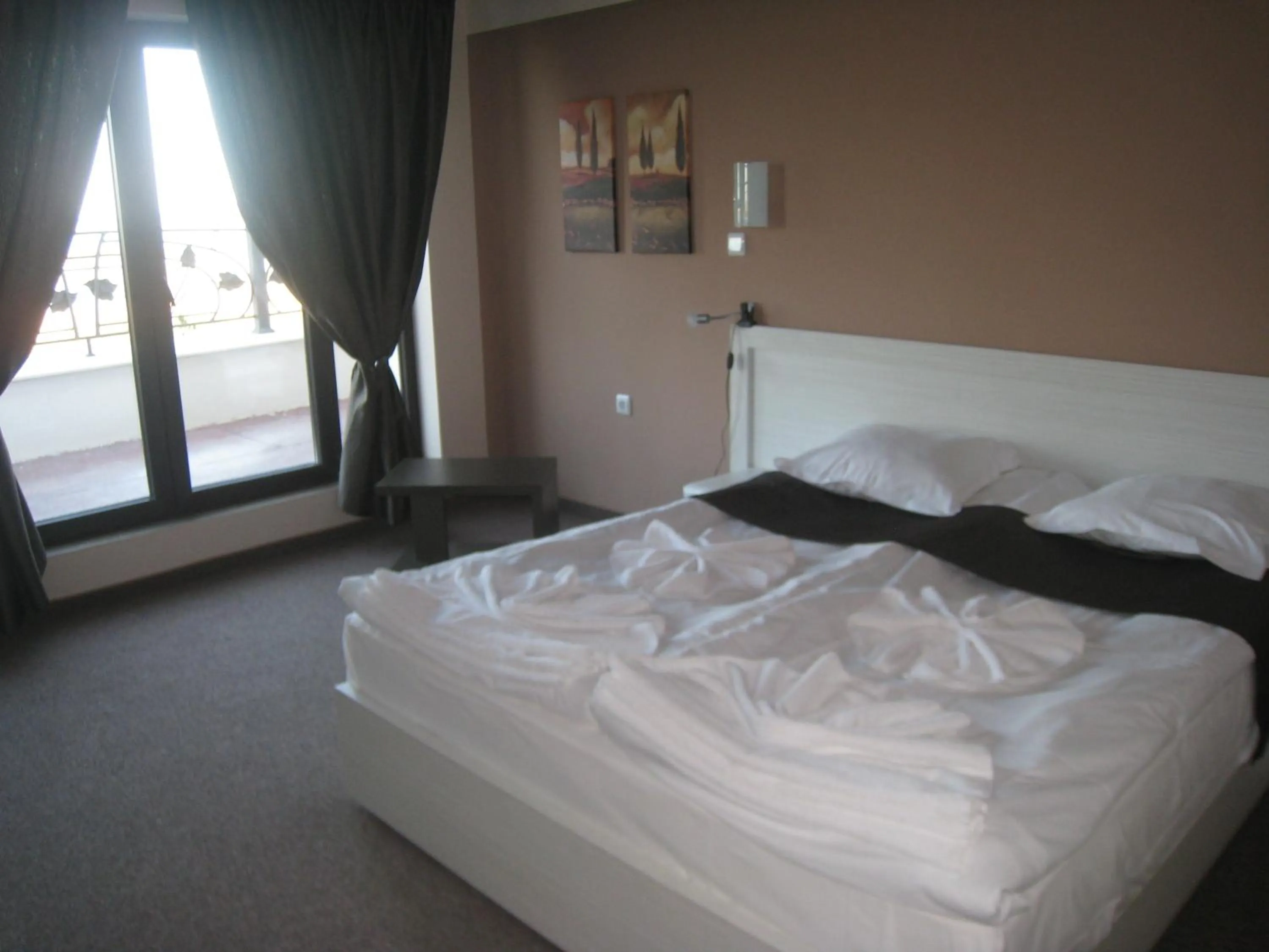 Photo of the whole room, Bed in Milano Hotel