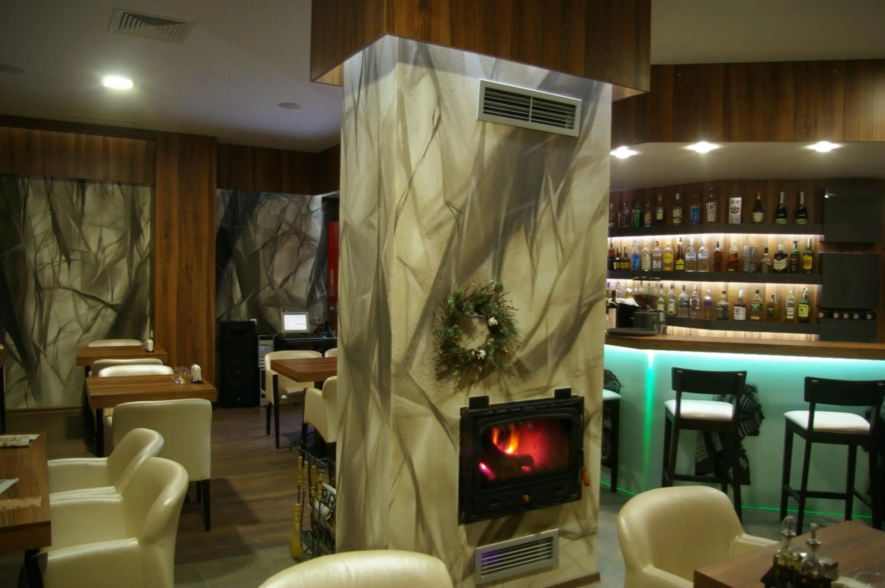 Restaurant/places to eat in Milano Hotel