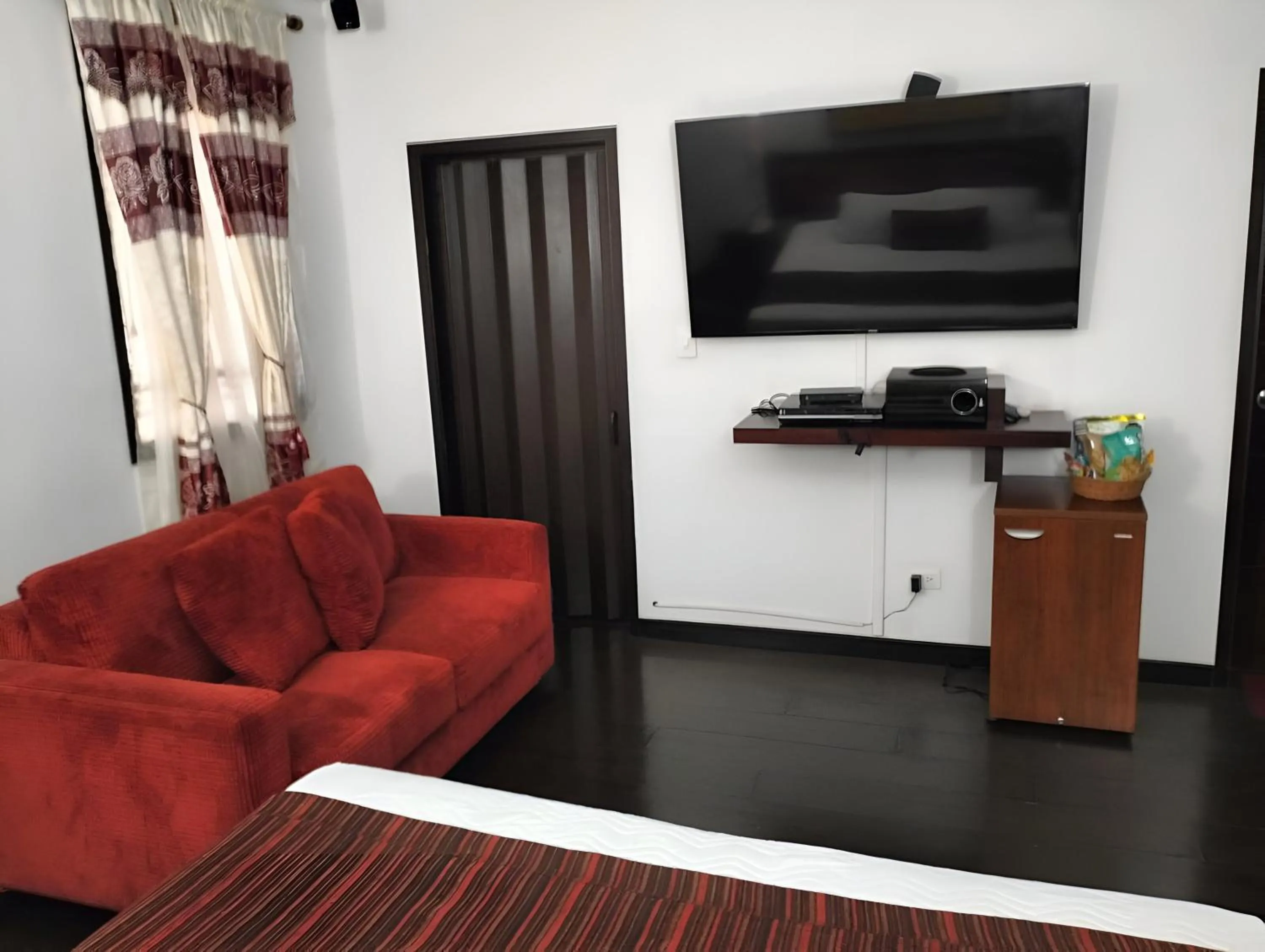 TV and multimedia in HBCF Hotel Boutique Casa Farallones de Santiago de Cali