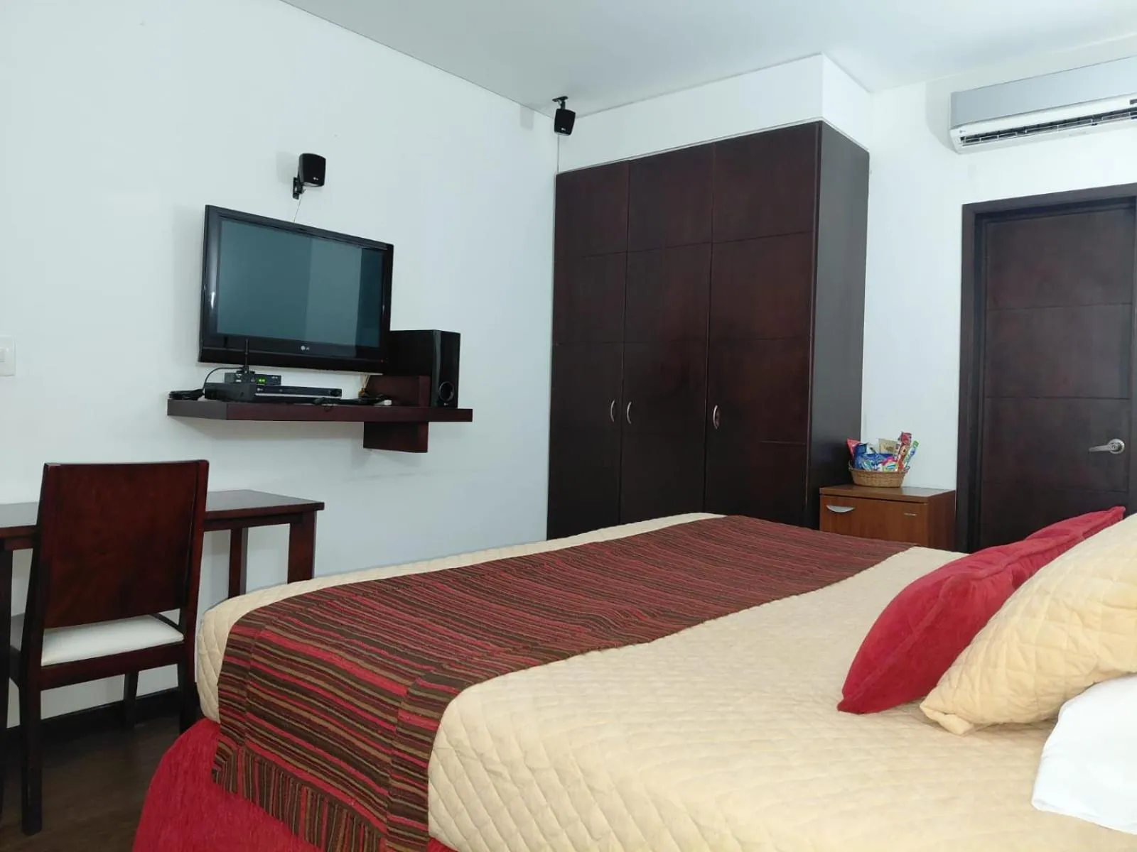 Bedroom, Bed in HBCF Hotel Boutique Casa Farallones de Santiago de Cali