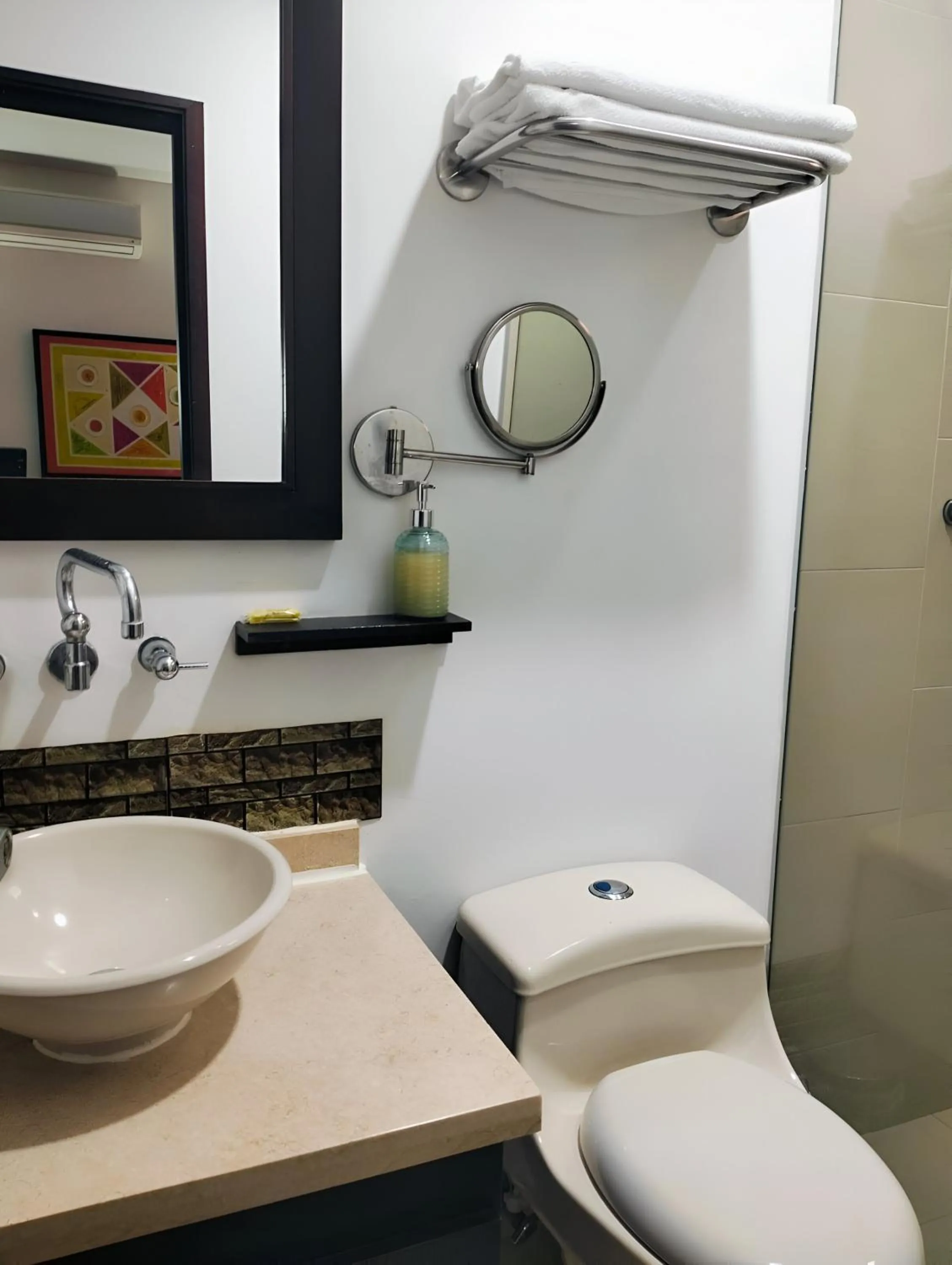 Toilet in HBCF Hotel Boutique Casa Farallones de Santiago de Cali