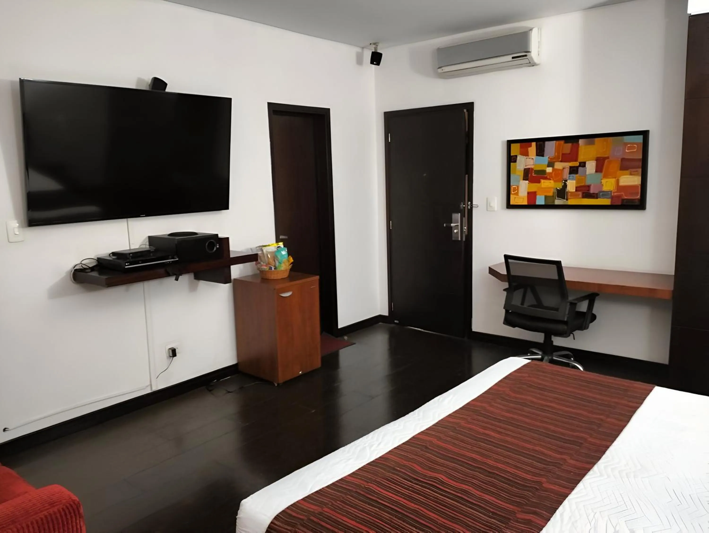 Communal lounge/ TV room, Bed in HBCF Hotel Boutique Casa Farallones de Santiago de Cali