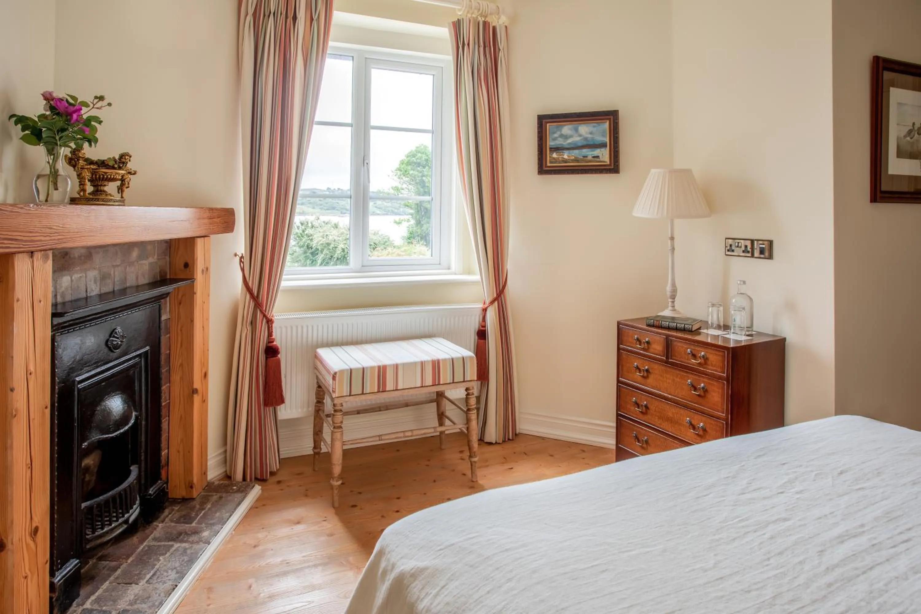 View (from property/room), Bed in Screebe House