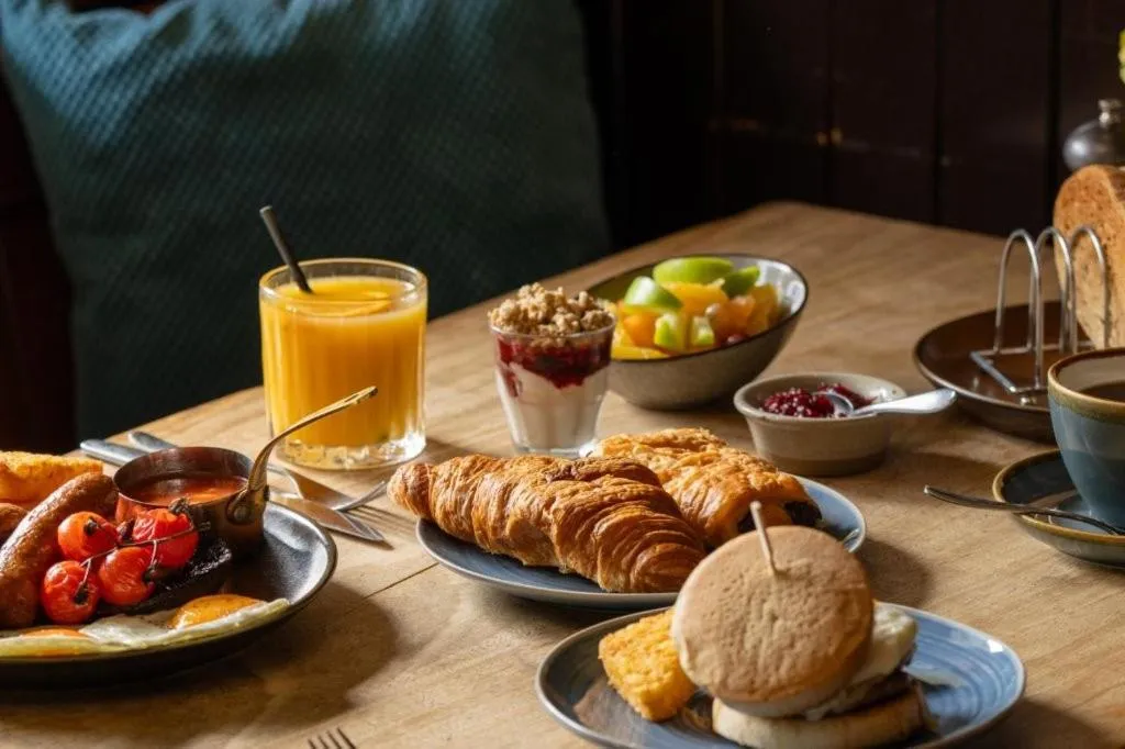 Breakfast in The White Hart, South Harting