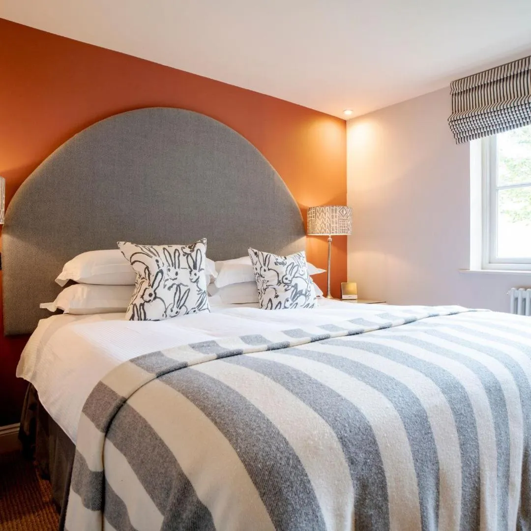 Bed in The Hare & Hounds Hotel