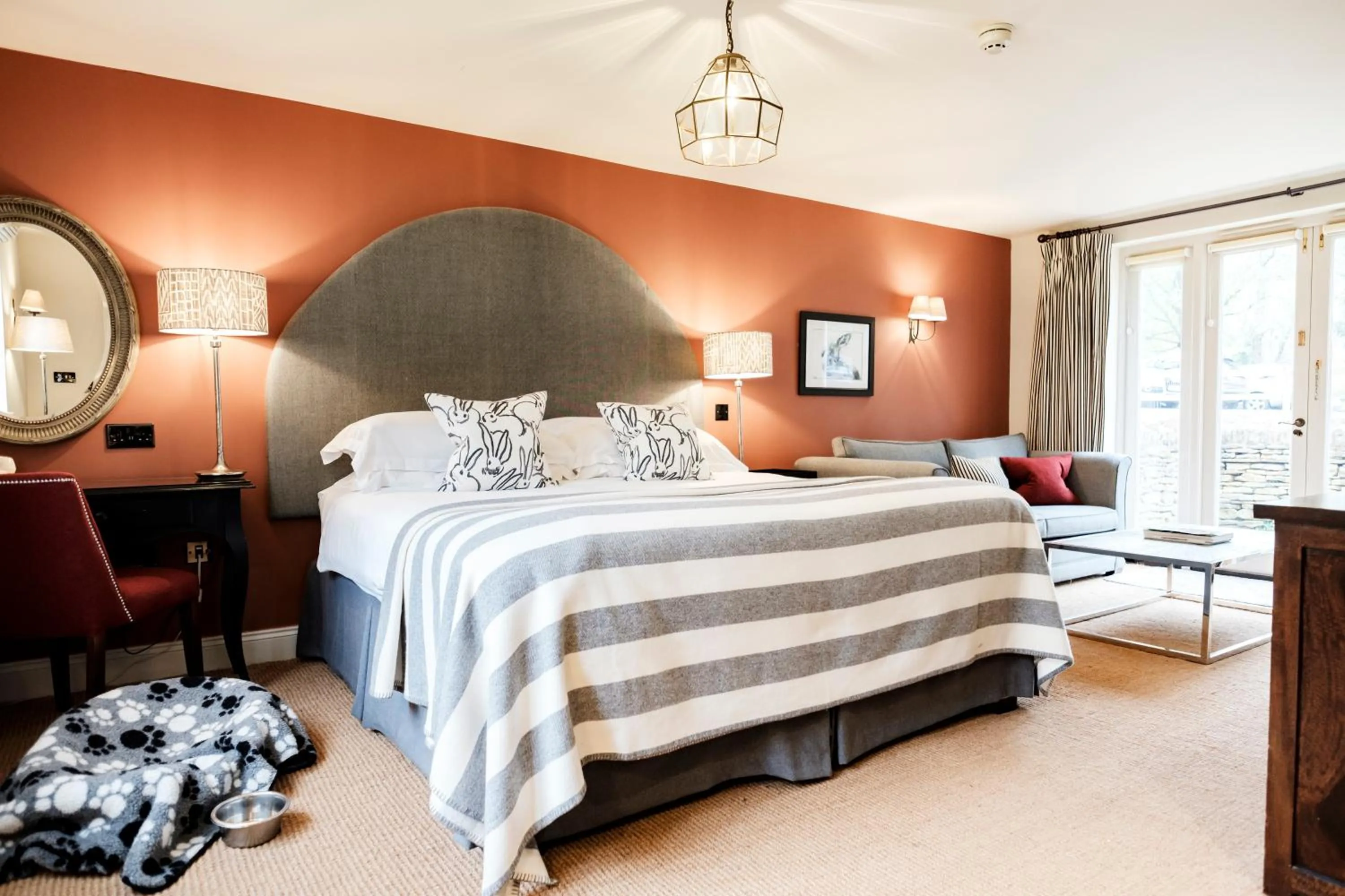 Bedroom, Bed in The Hare & Hounds Hotel