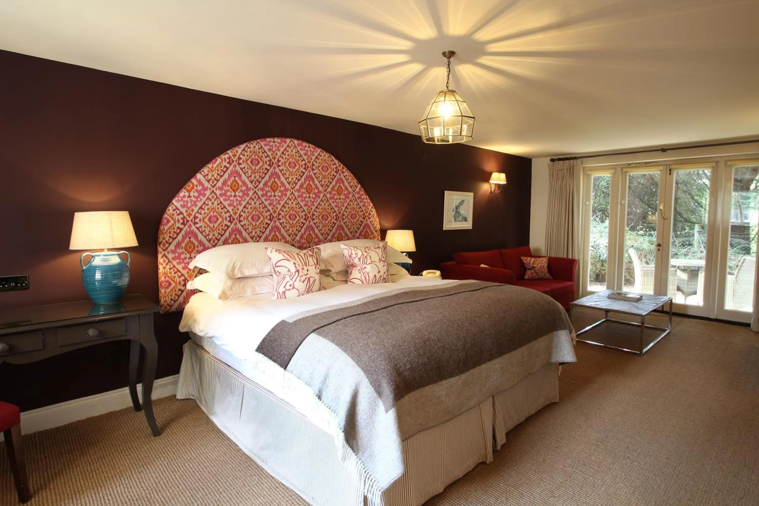 Photo of the whole room, Bed in The Hare & Hounds Hotel