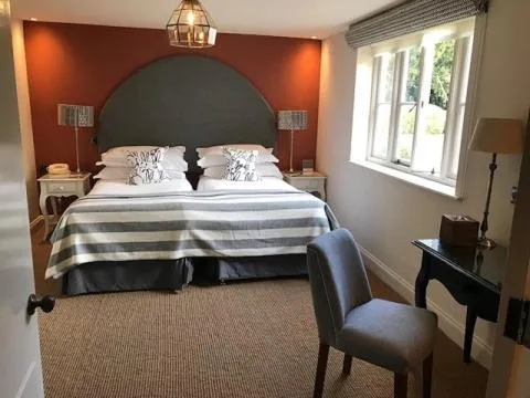 Bedroom, Bed in The Hare & Hounds Hotel