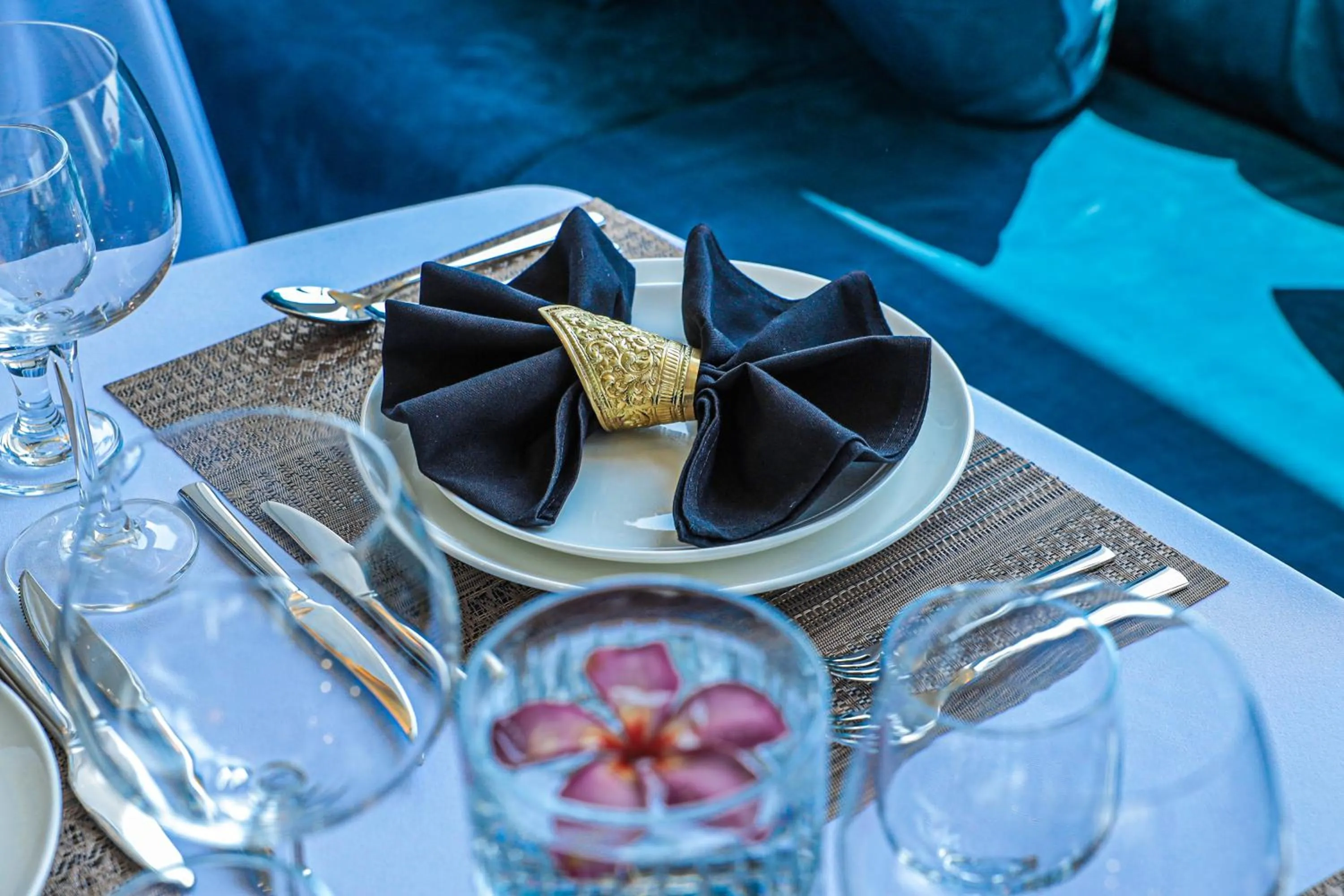 Restaurant/places to eat in Chaiya Palace Hotel