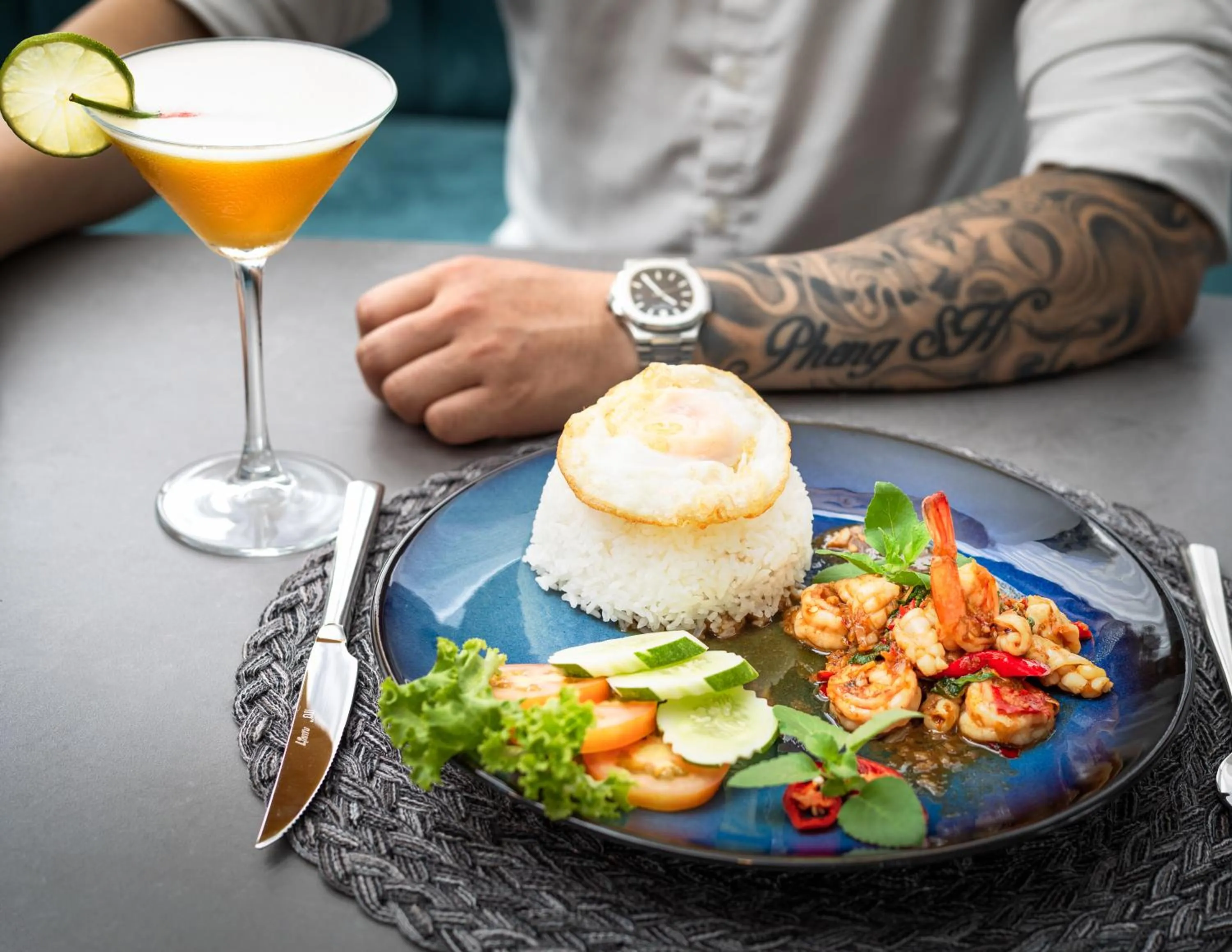 Restaurant/places to eat in Chaiya Palace Hotel