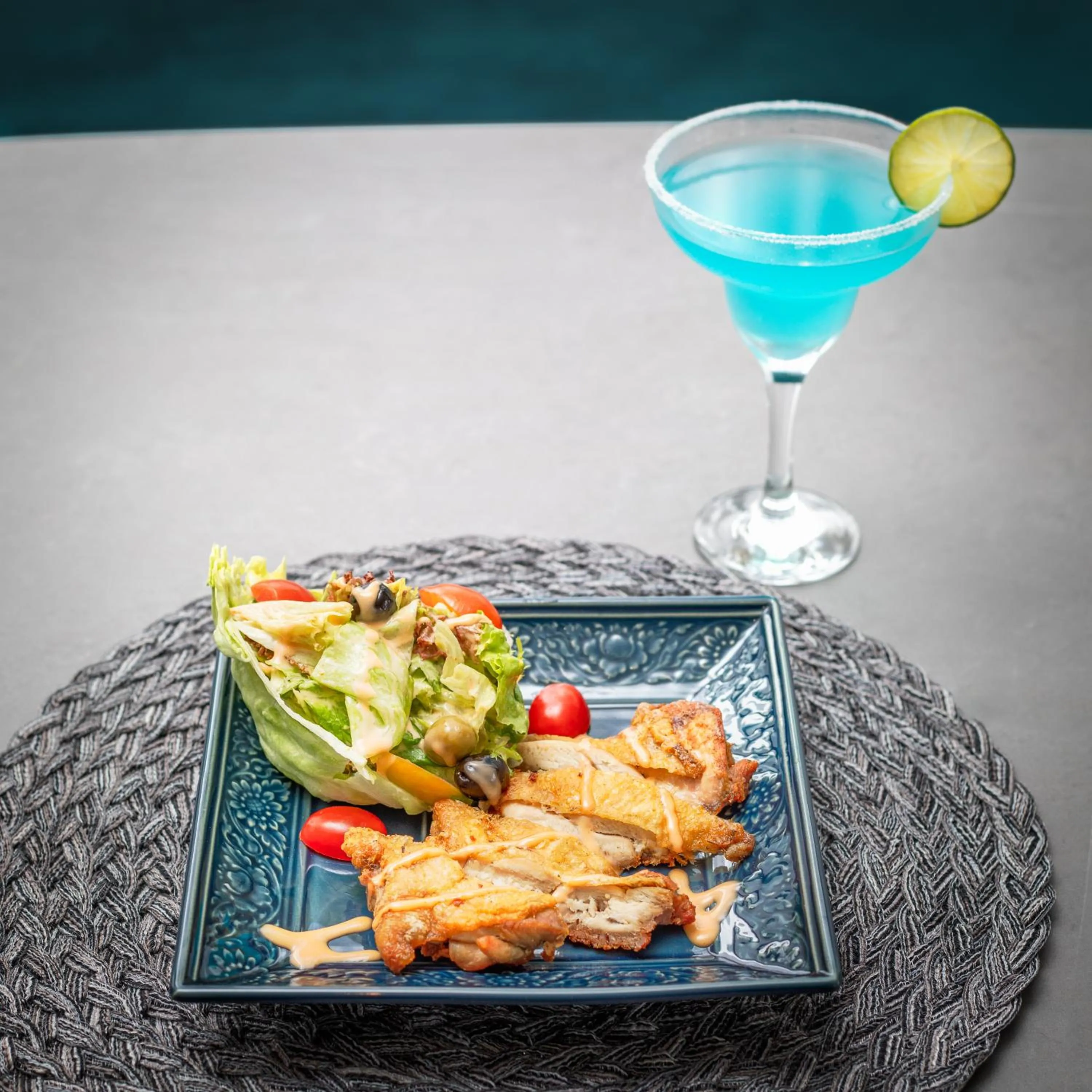 Restaurant/places to eat in Chaiya Palace Hotel