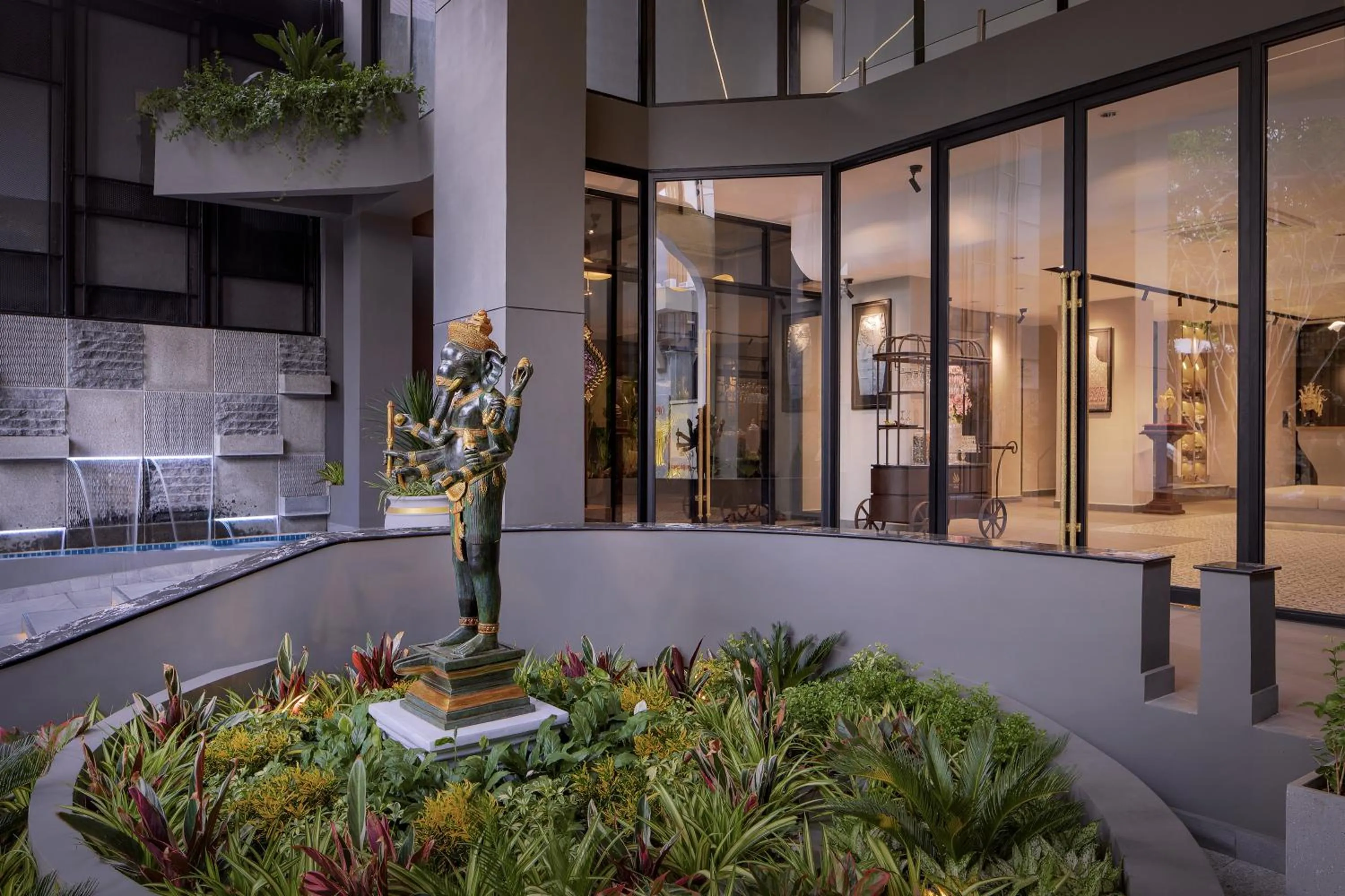 Garden in Chaiya Palace Hotel